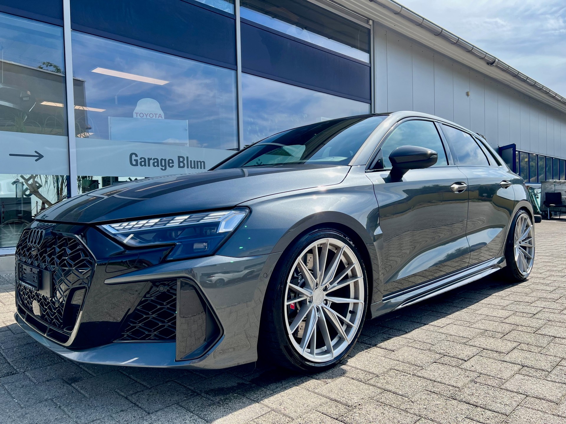 AUDI RS3 Sportback 2.5 TSI quattro S-tronic-image-0