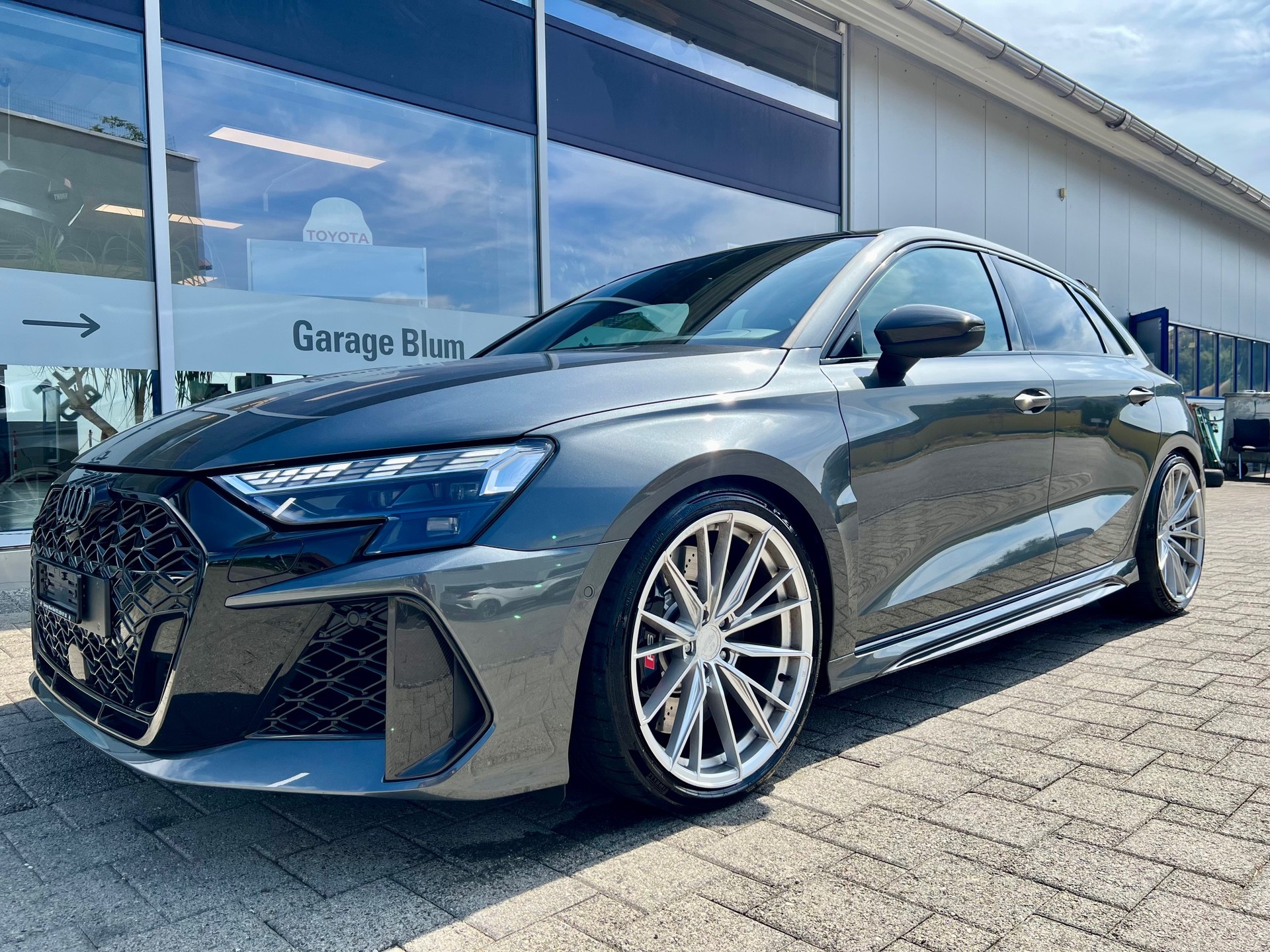 AUDI RS3 Sportback 2.5 TSI quattro S-tronic-image-1