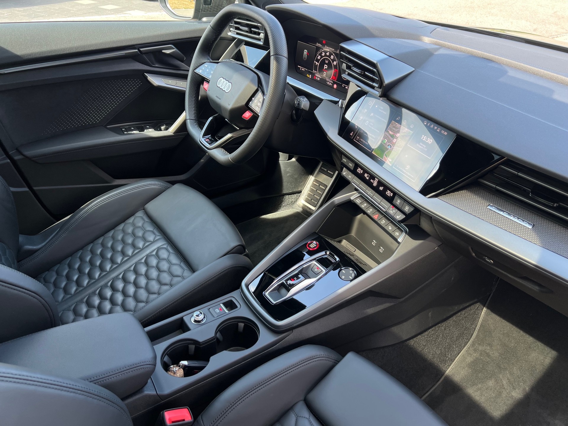 AUDI RS3 Sportback 2.5 TSI quattro S-tronic-image-14
