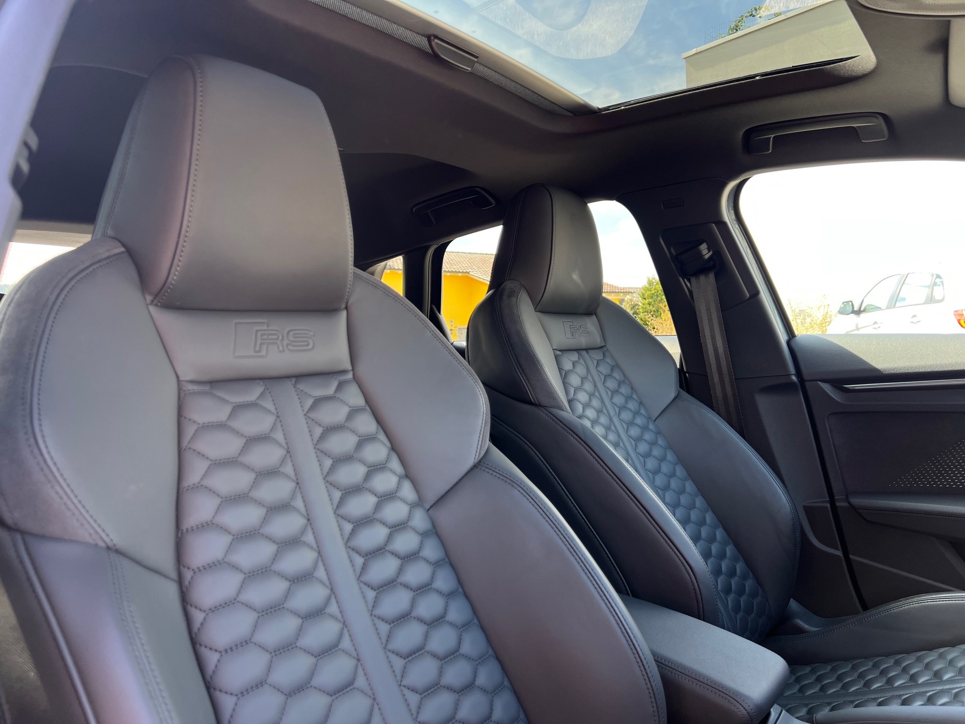 AUDI RS3 Sportback 2.5 TSI quattro S-tronic-image-17