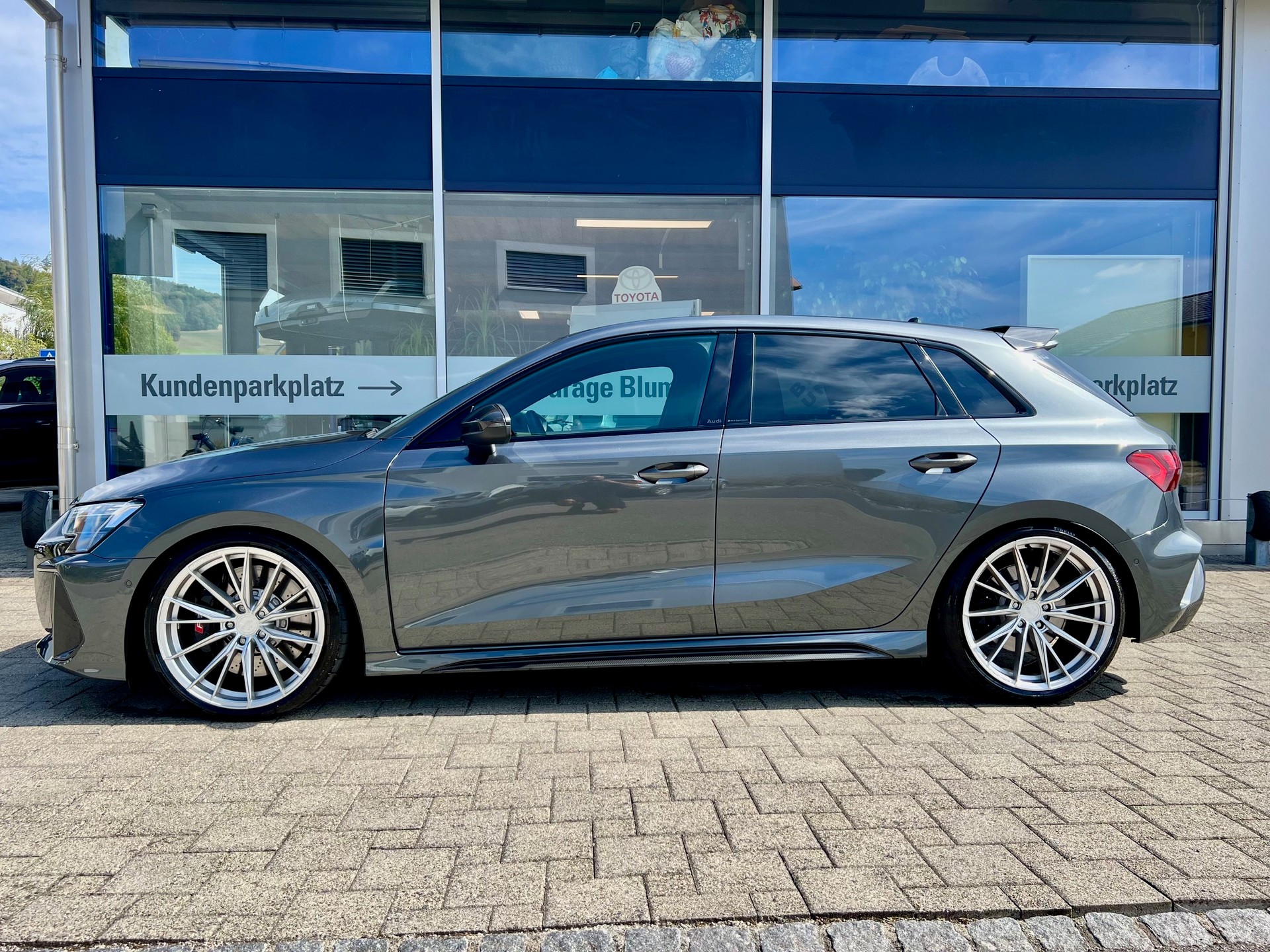 AUDI RS3 Sportback 2.5 TSI quattro S-tronic-image-5