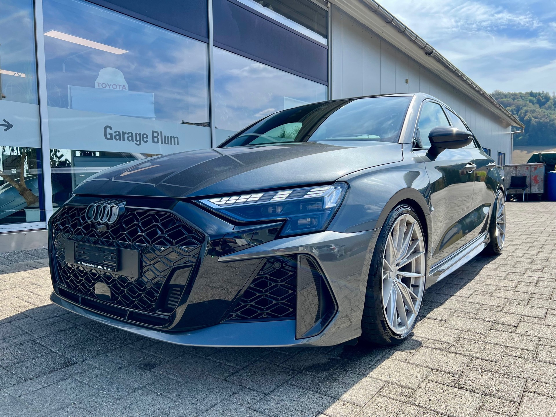 AUDI RS3 Sportback 2.5 TSI quattro S-tronic-image-2