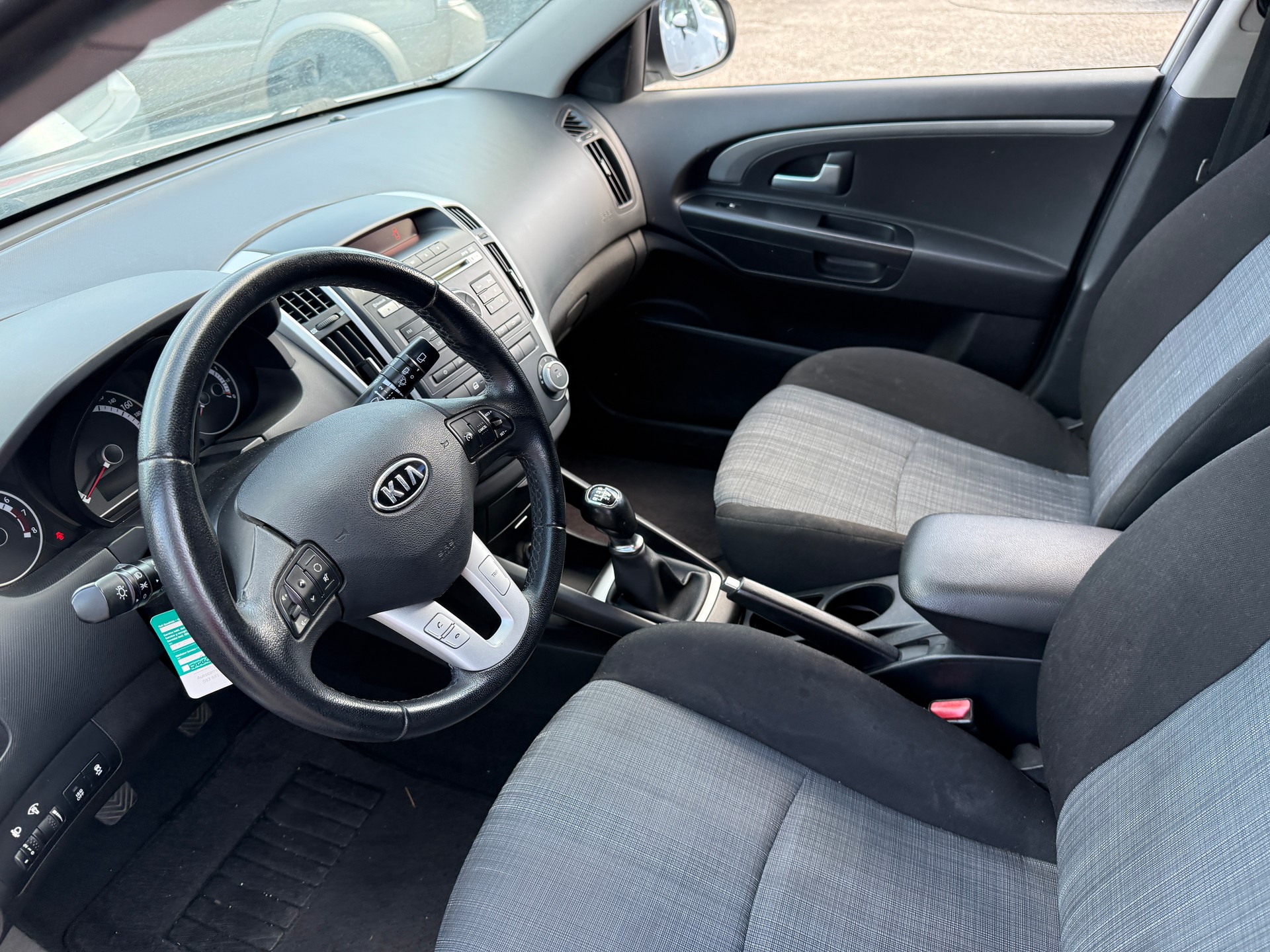 KIA Cee'd Sporty Wagon 1.6 16V Style-image-8