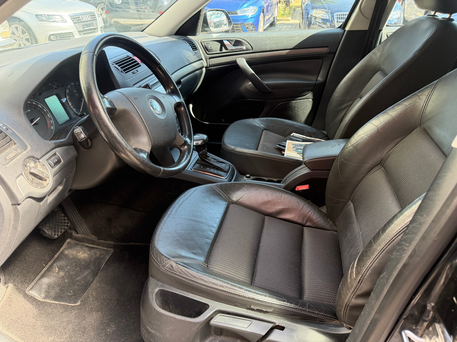 SKODA Octavia 2.0 FSI Elegance-image-8