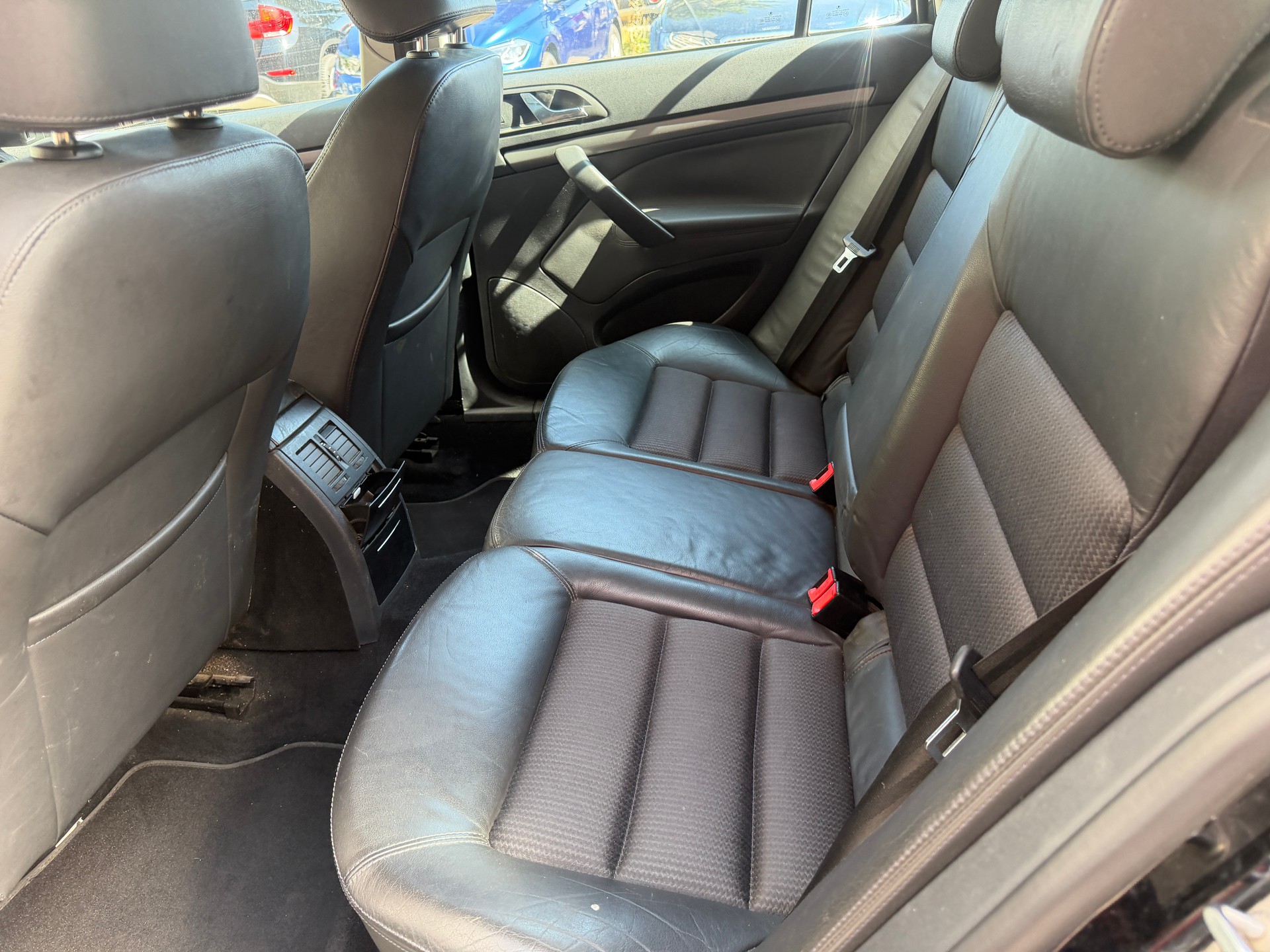 SKODA Octavia 2.0 FSI Elegance-image-11