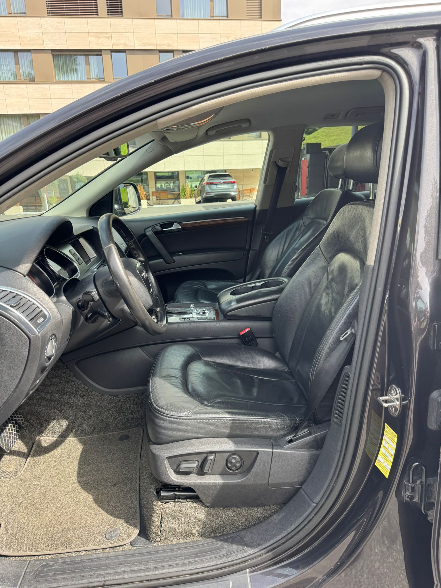 AUDI Q7 3.0 TDI quattro tiptronic-image-8