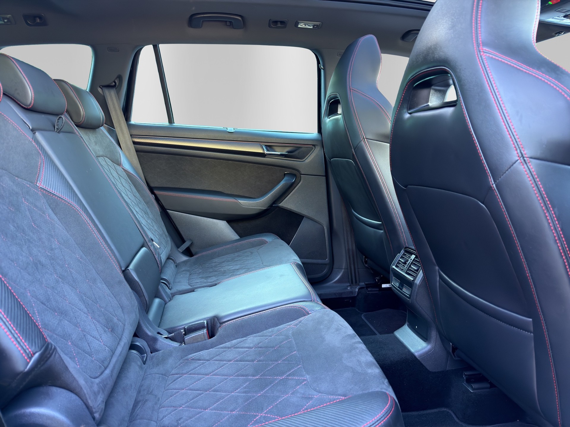 SKODA Kodiaq 2.0 TSI 4x4 RS-image-17