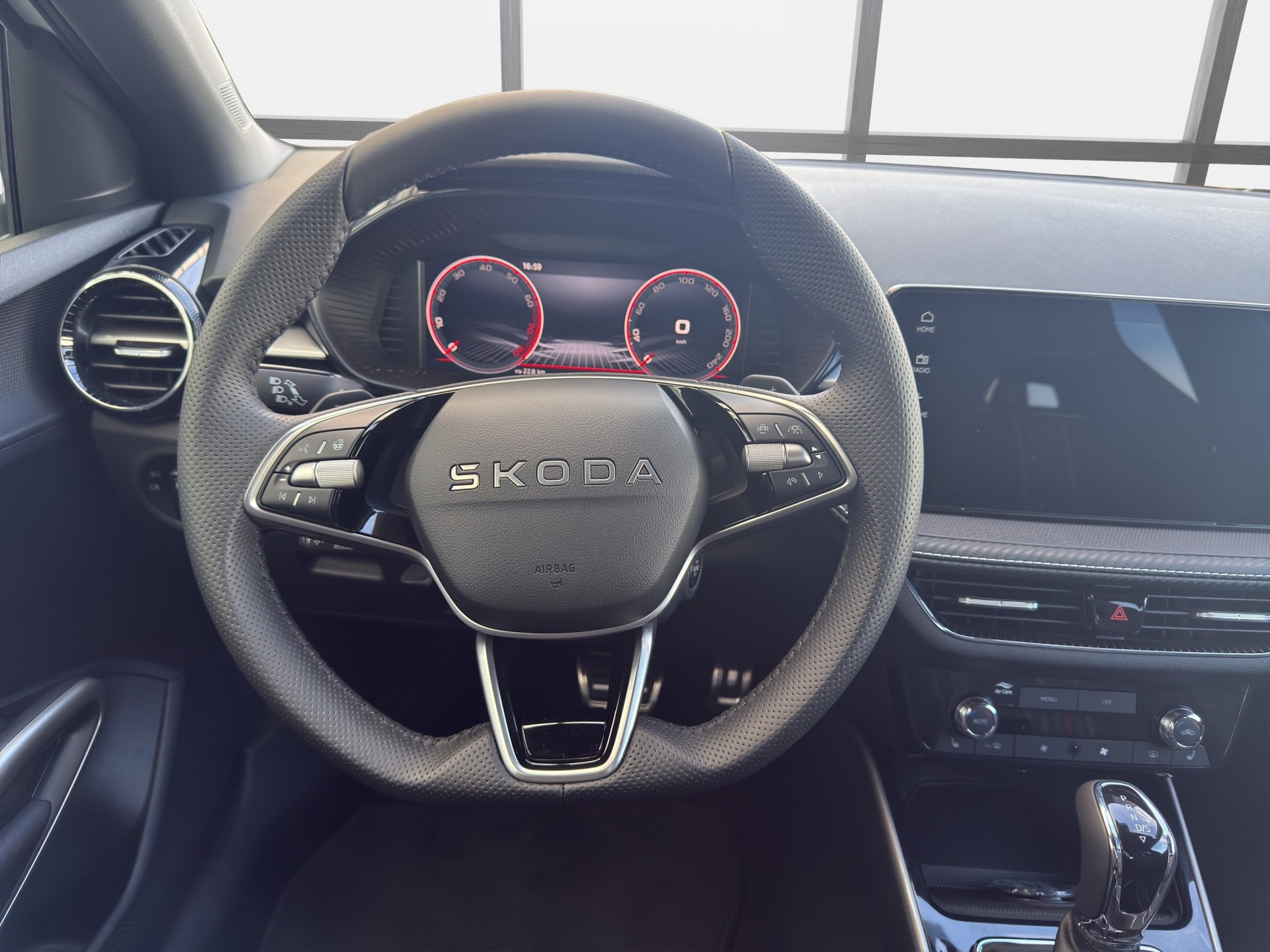 SKODA Fabia 1.5 TSI 130 DSG-image-8
