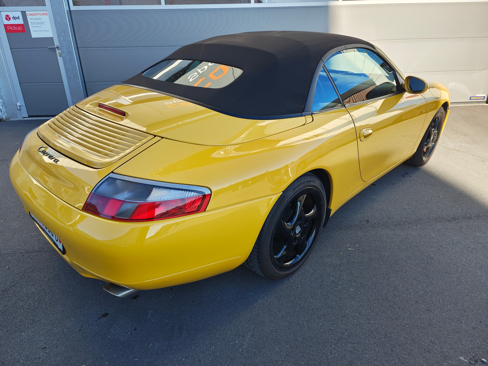 PORSCHE 911 Carrera Cabrio-image-1
