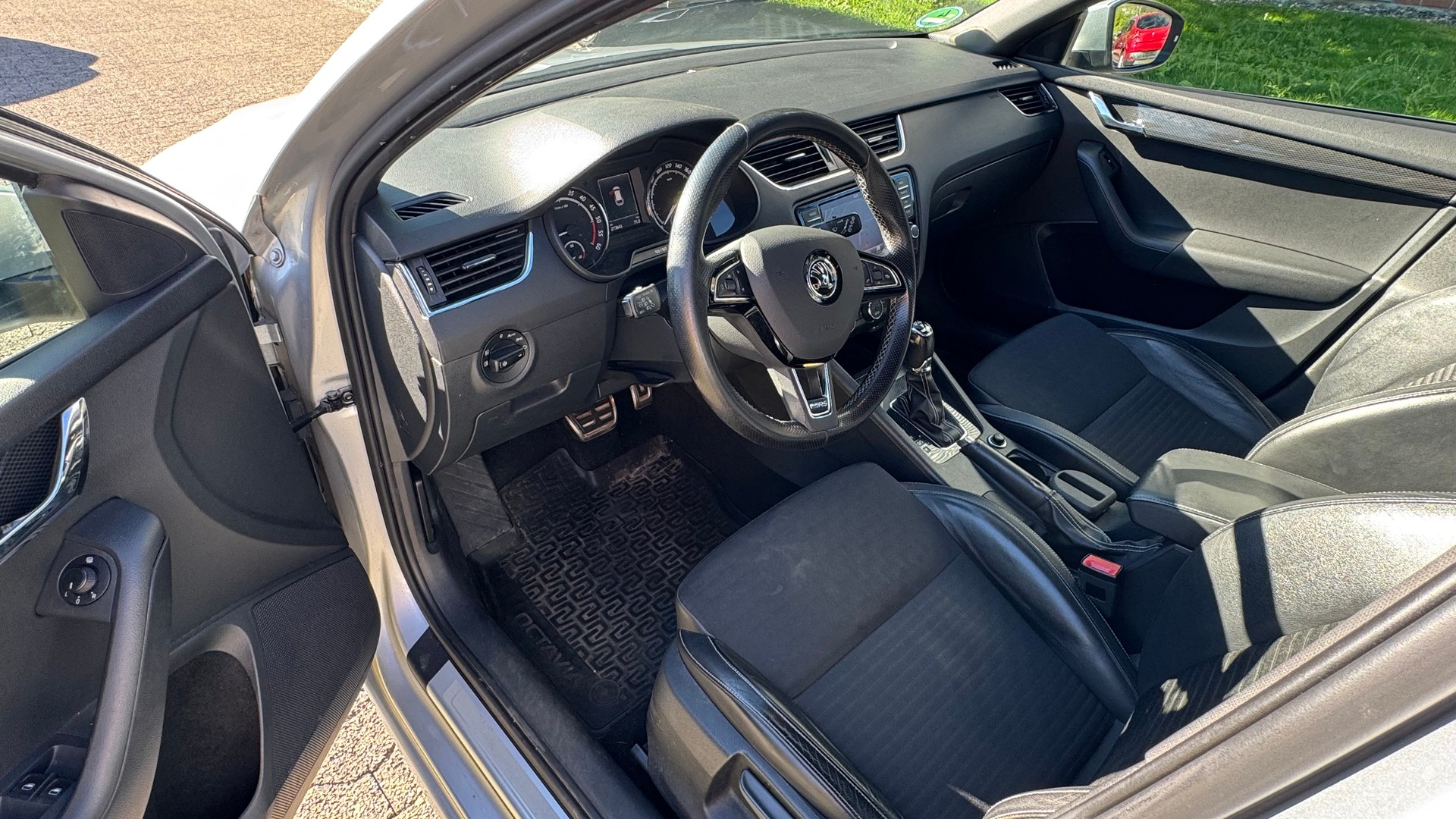 SKODA Octavia Combi 2.0 TDI RS DSG-image-6