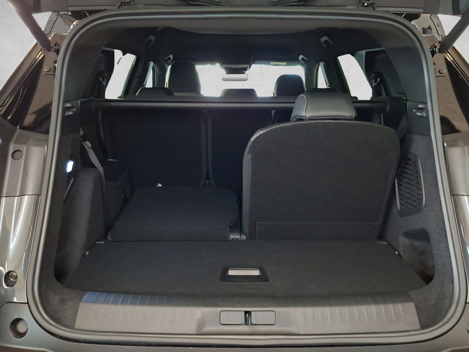 PEUGEOT 5008 1.6 PHEV 225 GT Exclusive-image-14