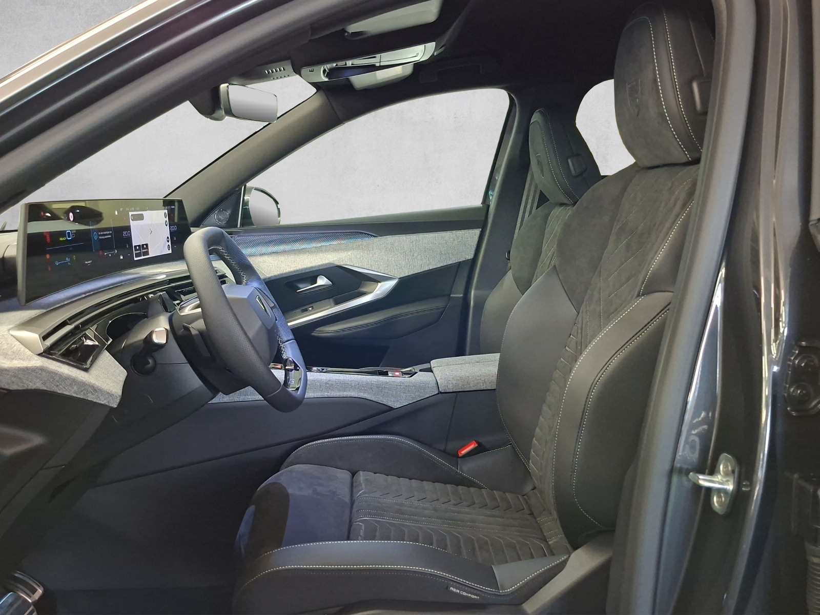 PEUGEOT 5008 1.6 PHEV 225 GT Exclusive-image-11