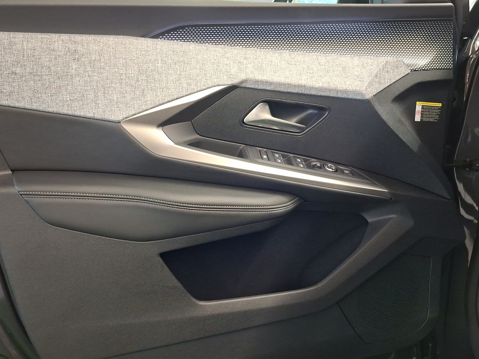 PEUGEOT 5008 1.6 PHEV 225 GT Exclusive-image-10
