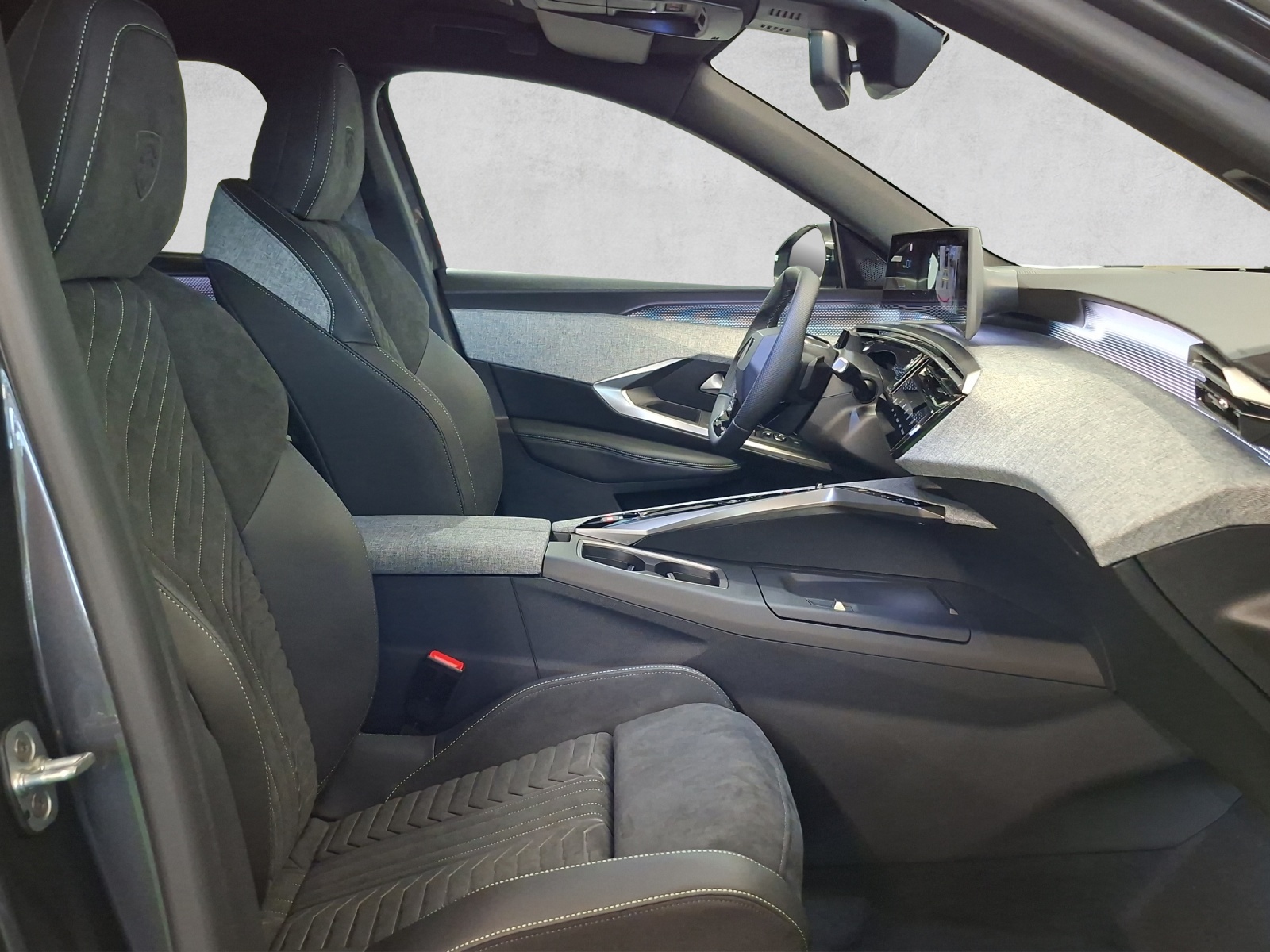 PEUGEOT 5008 1.6 PHEV 225 GT Exclusive-image-12