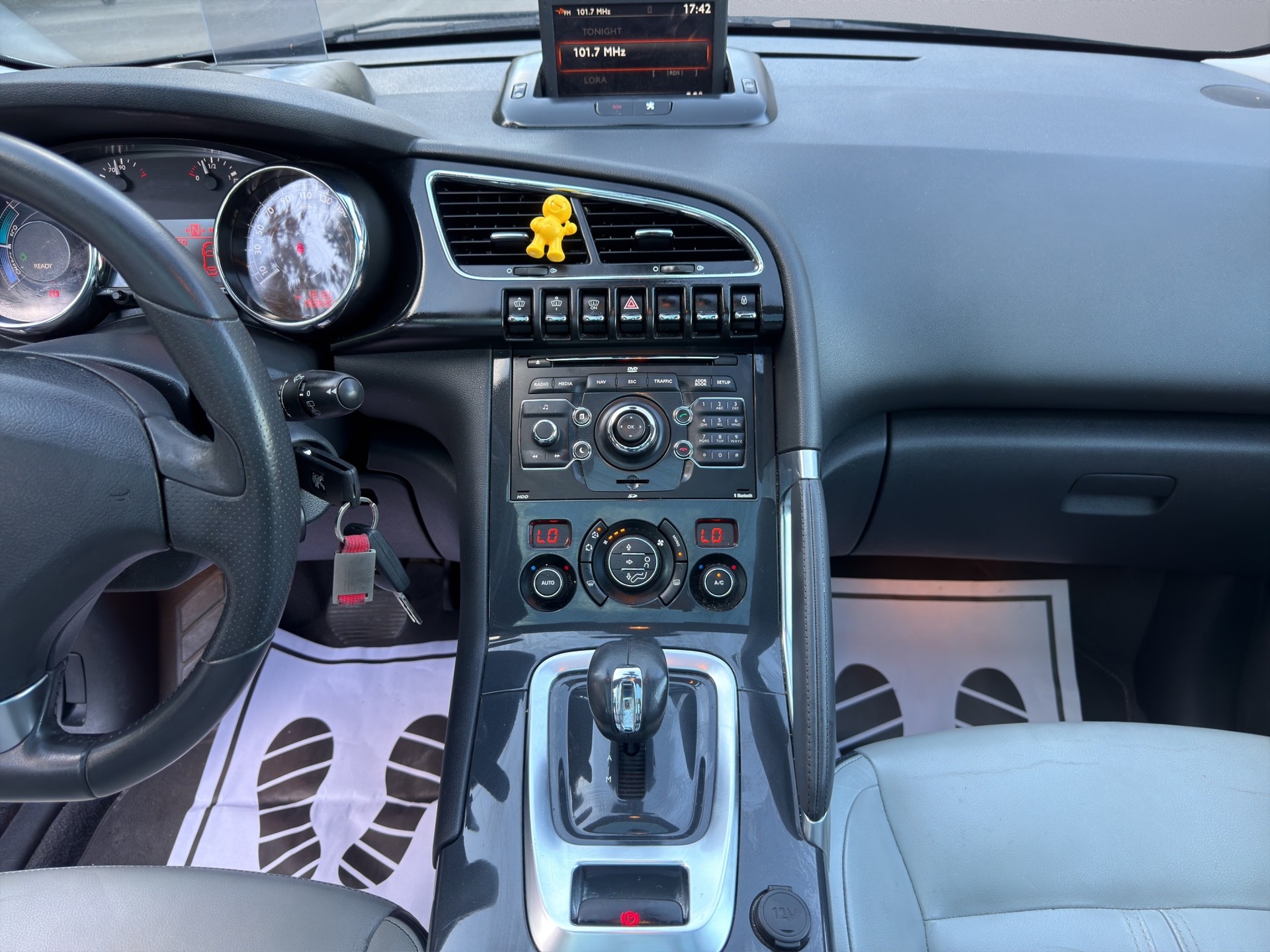 PEUGEOT 3008 HYbrid4 2.0 HDI EGS6-image-13