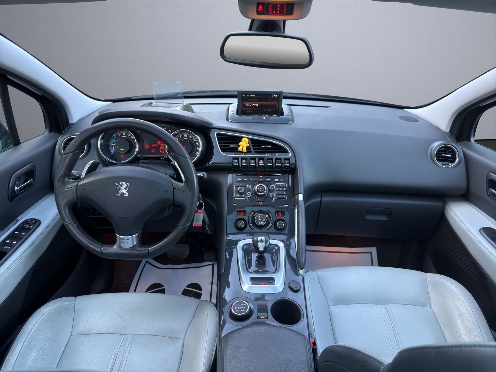 PEUGEOT 3008 HYbrid4 2.0 HDI EGS6-image-11