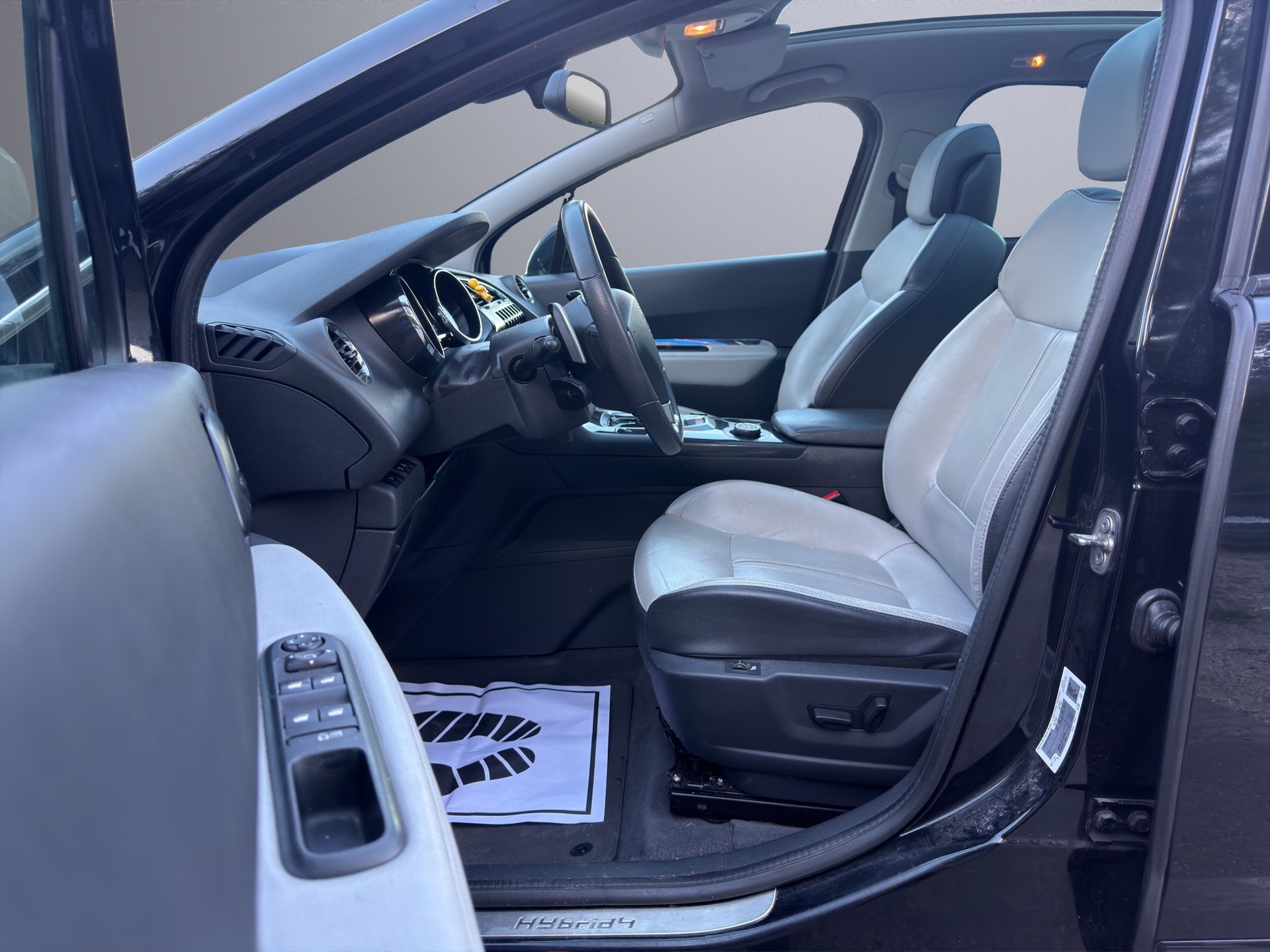 PEUGEOT 3008 HYbrid4 2.0 HDI EGS6-image-8