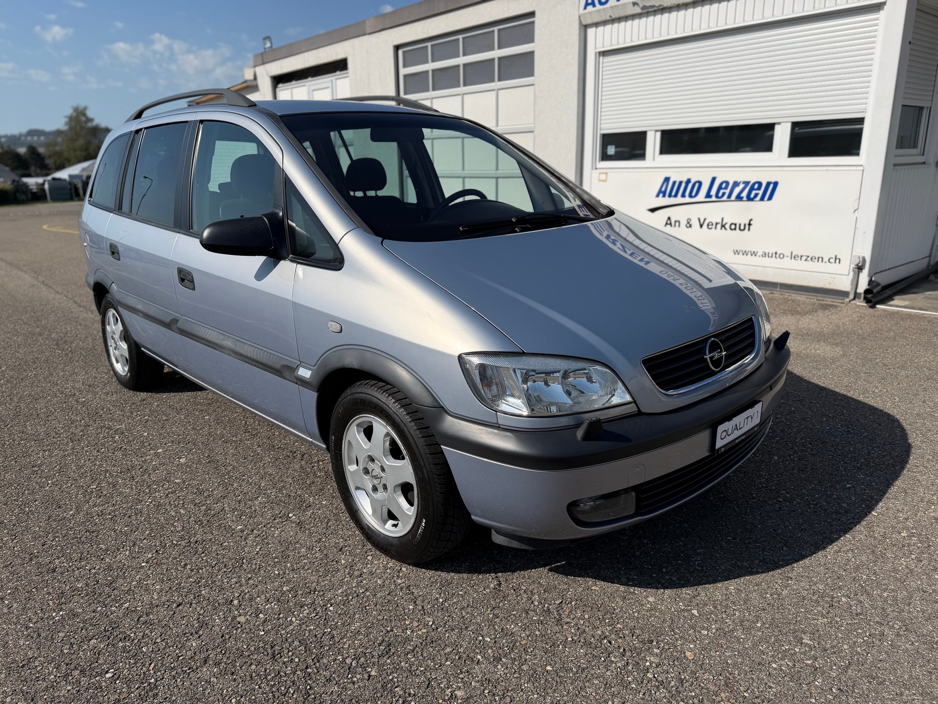 OPEL Zafira 2.2i 16V Elegance 7 Plätze-image-0