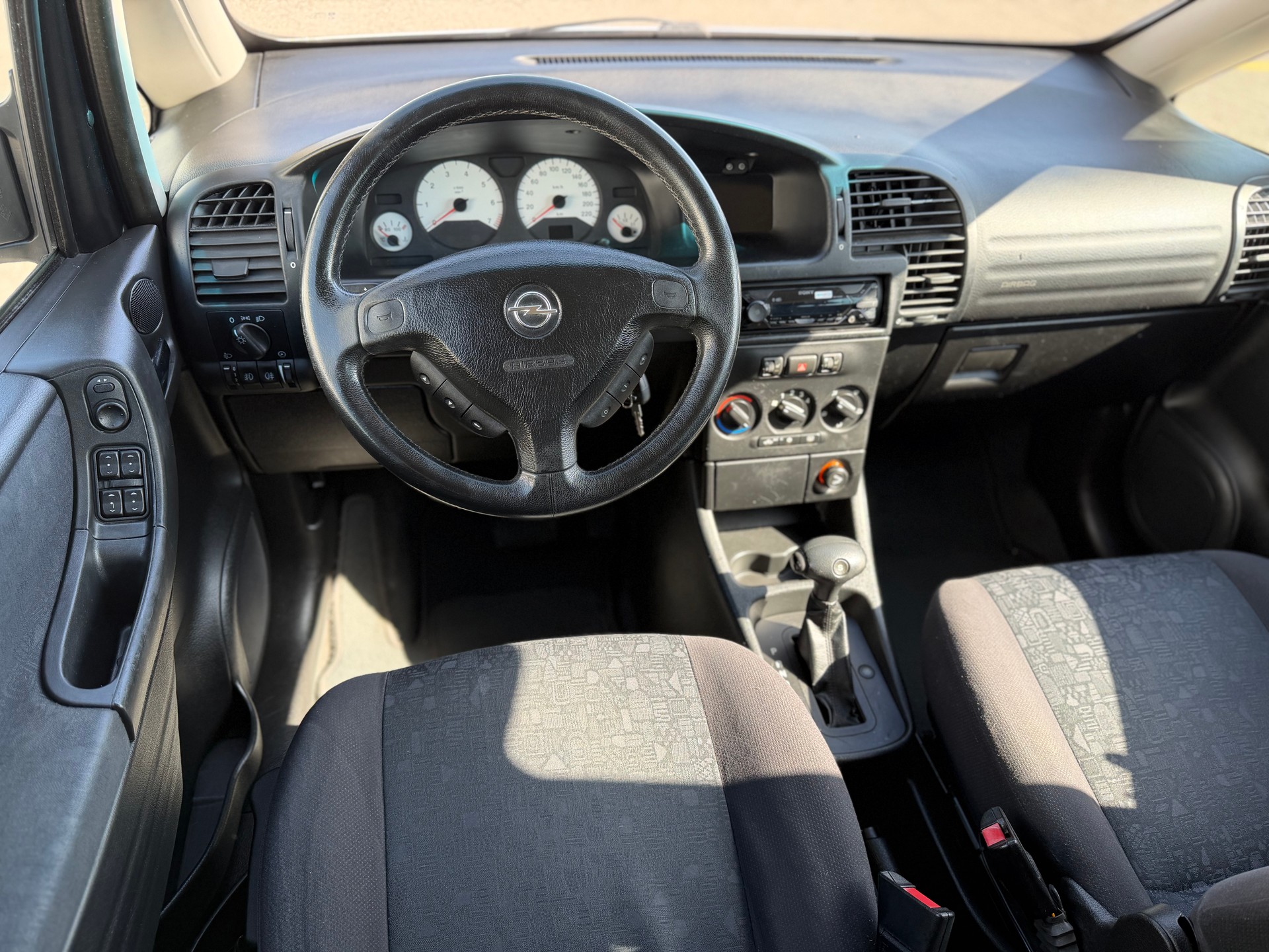 OPEL Zafira 2.2i 16V Elegance 7 Plätze-image-7