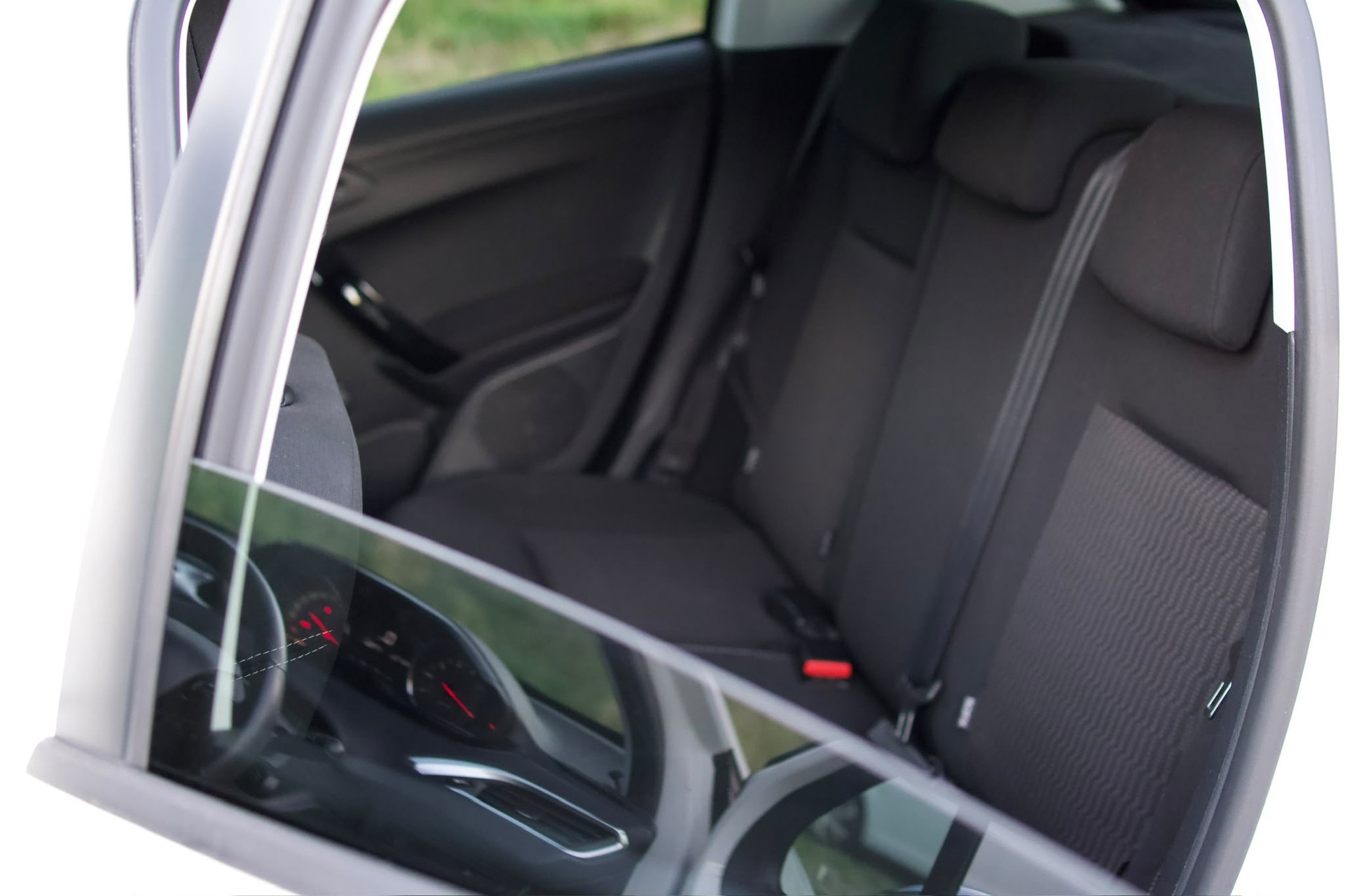 PEUGEOT 208 1.2 VTI Style-image-7