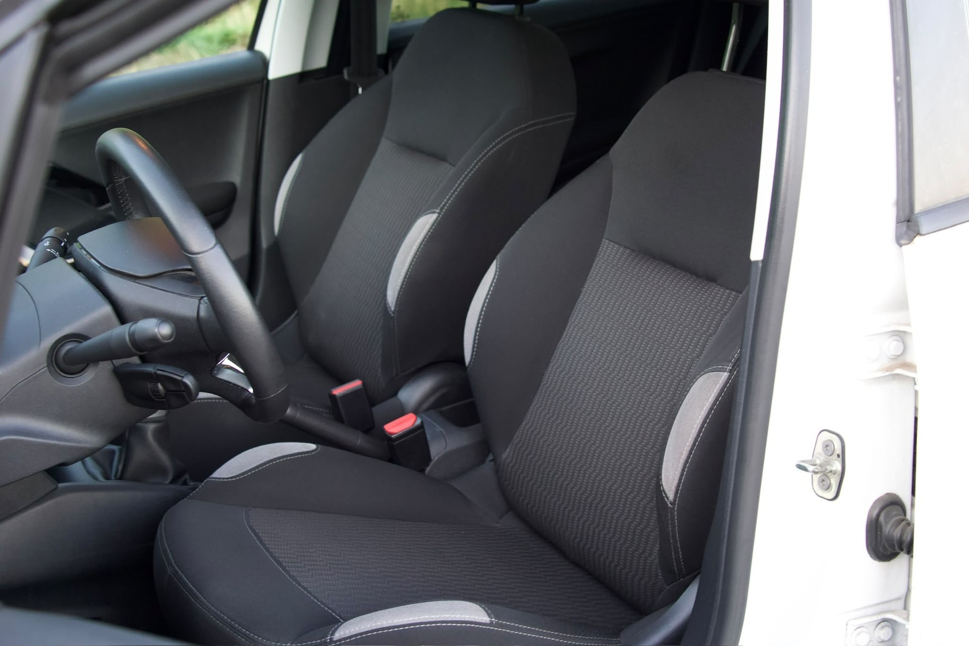 PEUGEOT 208 1.2 VTI Style-image-6