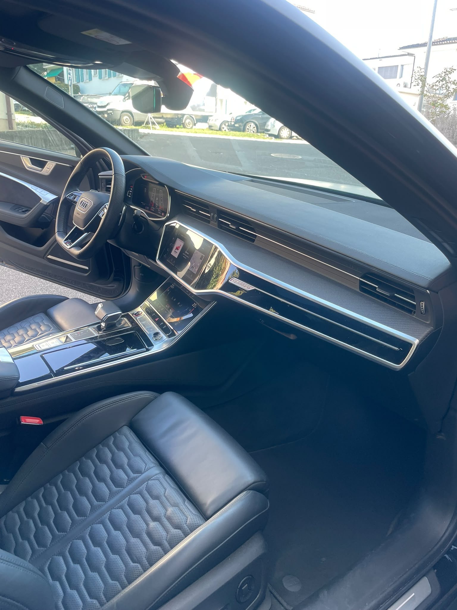 AUDI RS6 Avant 4.0 TFSI V8 Performance quattro CH-Auto Werksgarantie 01/2029-image-11