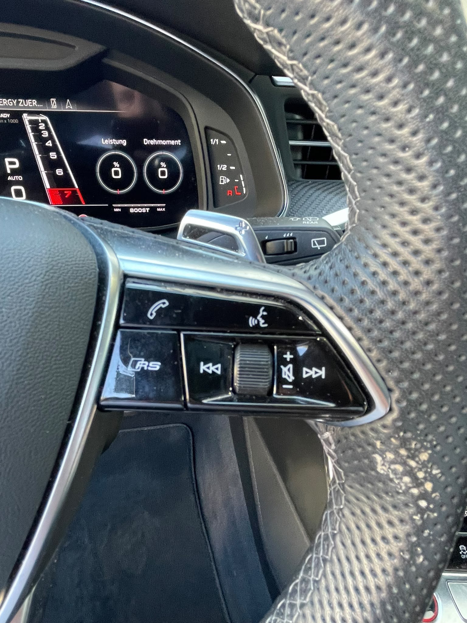 AUDI RS6 Avant 4.0 TFSI V8 Performance quattro CH-Auto Werksgarantie 01/2029-image-12