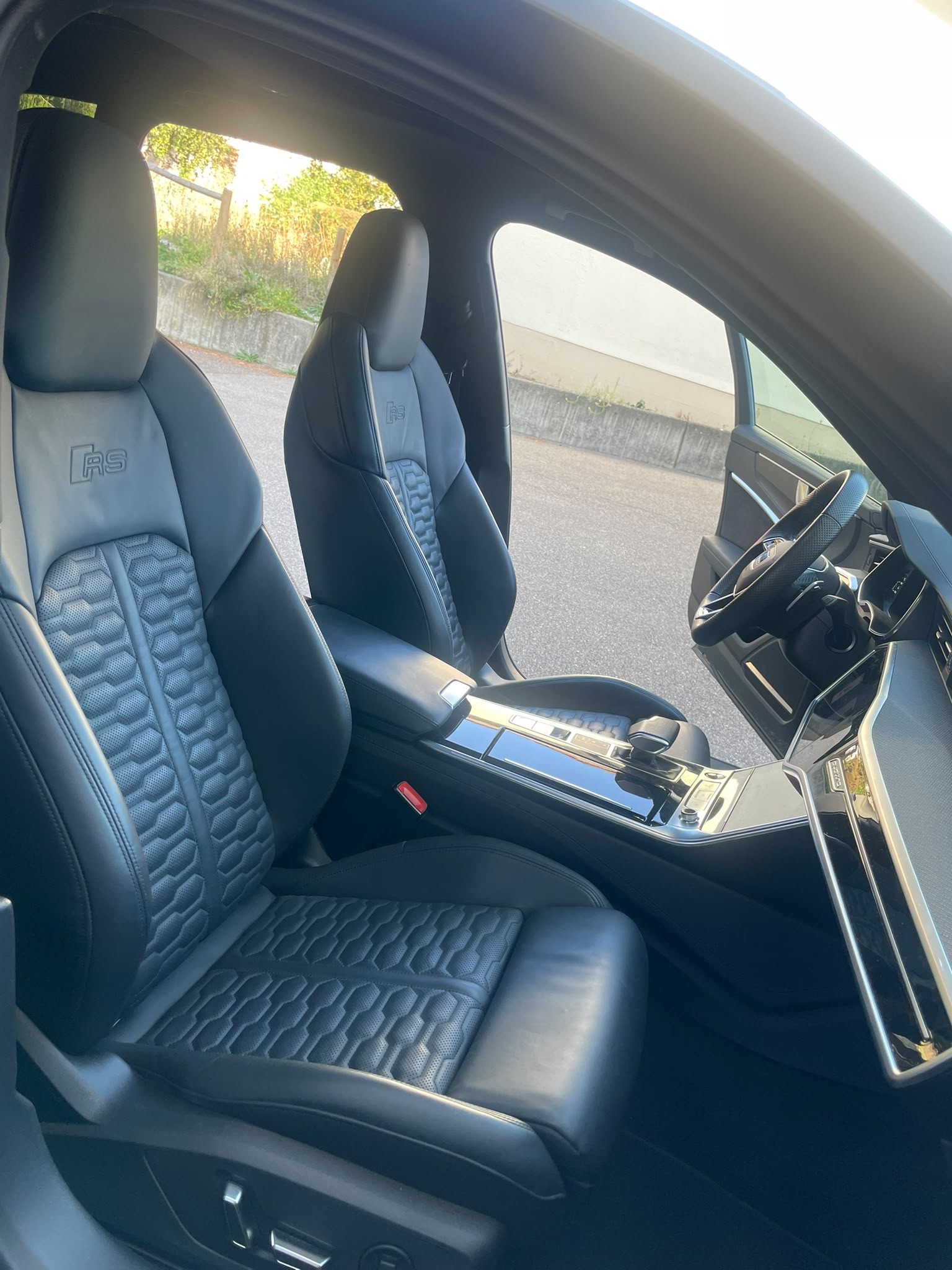 AUDI RS6 Avant 4.0 TFSI V8 Performance quattro CH-Auto Werksgarantie 01/2029-image-4