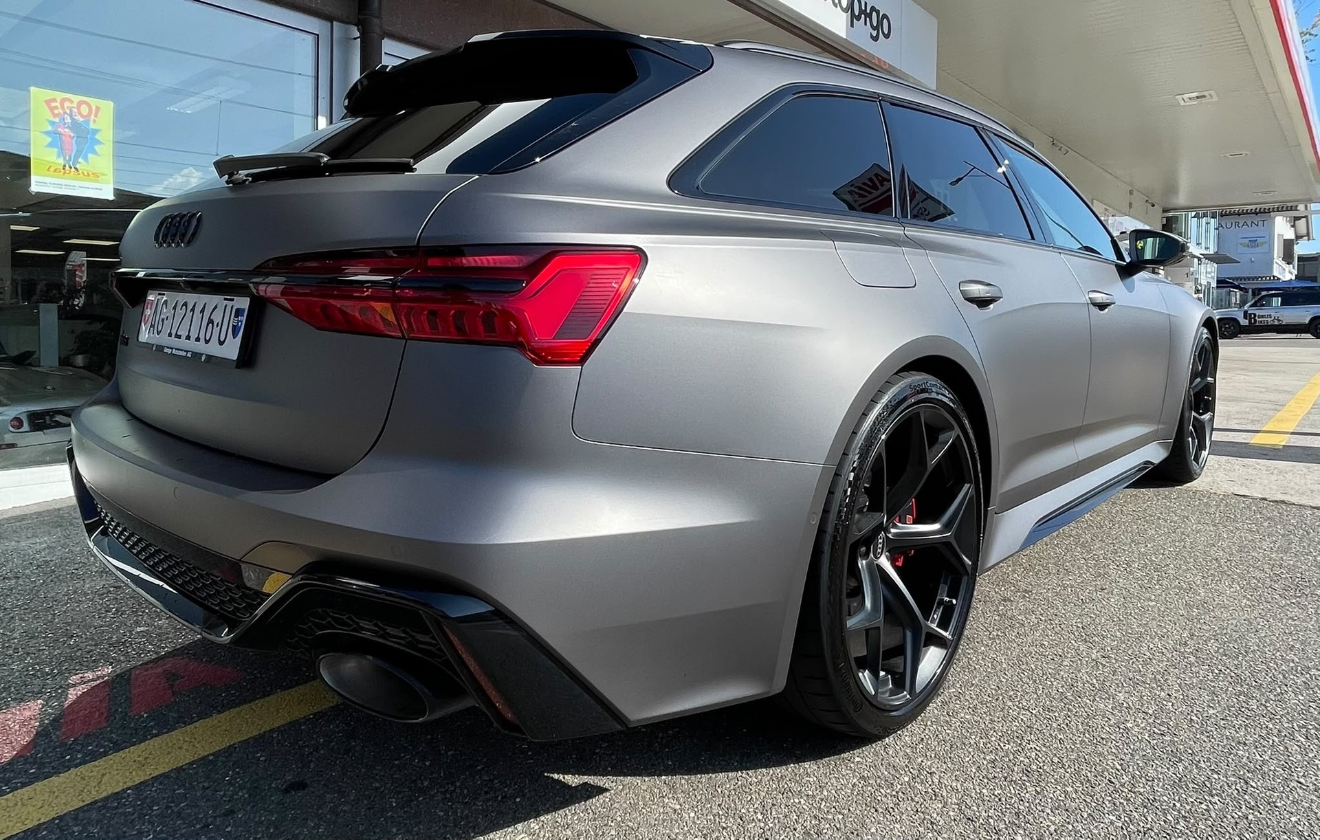 AUDI RS6 Avant 4.0 TFSI V8 Performance quattro CH-Auto Werksgarantie 01/2029-image-3