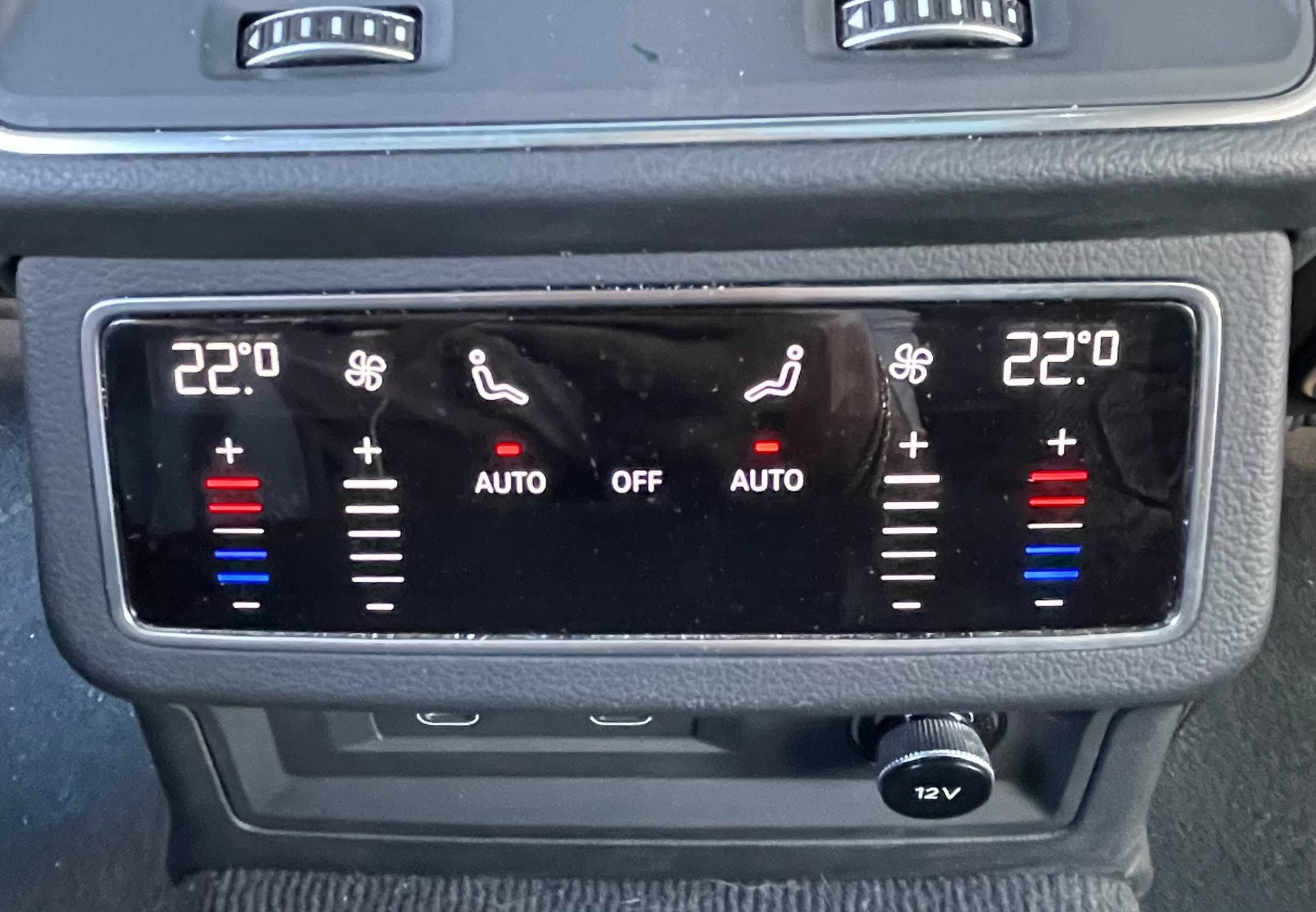 AUDI RS6 Avant 4.0 TFSI V8 Performance quattro CH-Auto Werksgarantie 01/2029-image-13