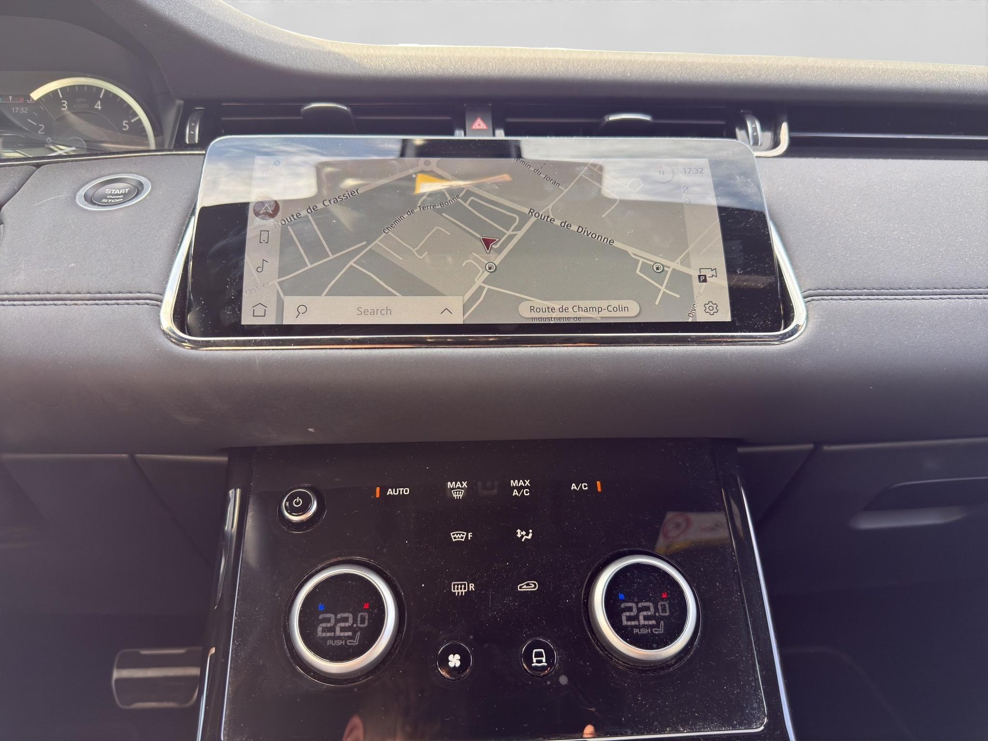 LAND ROVER Range Rover Evoque 2.0 T 250 R-Dynamic SE-image-4