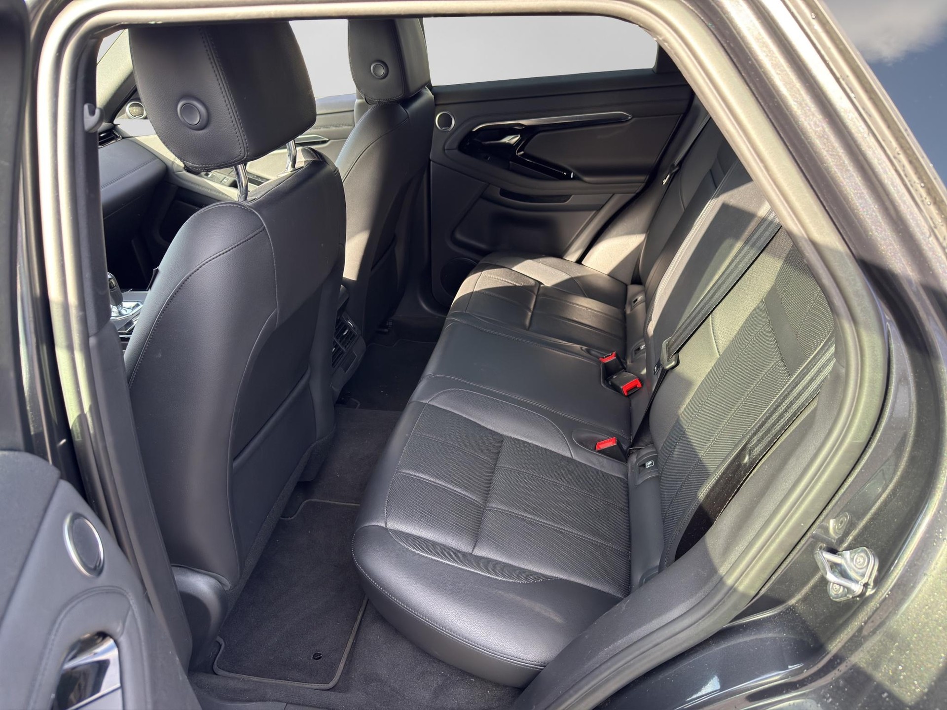 LAND ROVER Range Rover Evoque 2.0 T 250 R-Dynamic SE-image-6