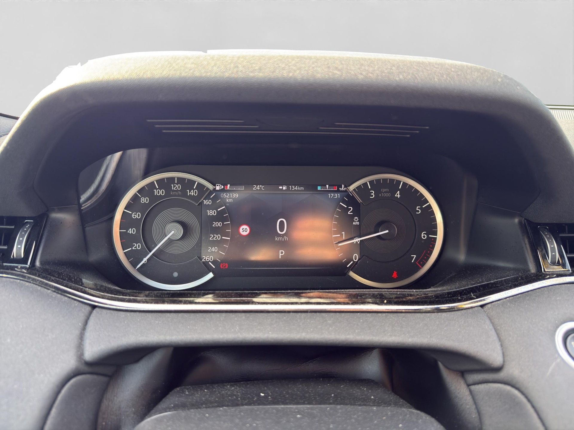LAND ROVER Range Rover Evoque 2.0 T 250 R-Dynamic SE-image-2