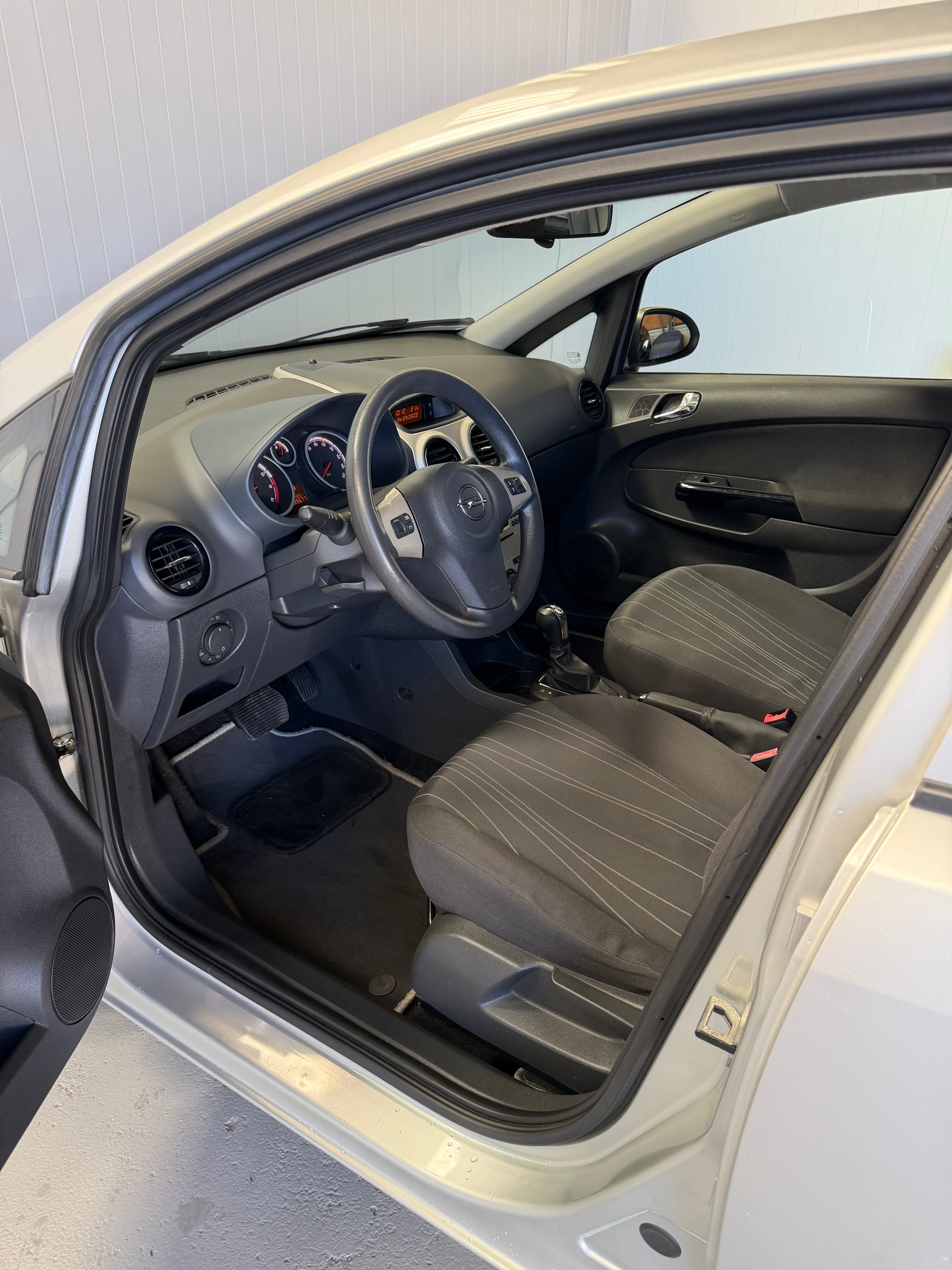 OPEL Corsa 1.4 TP Enjoy-image-9