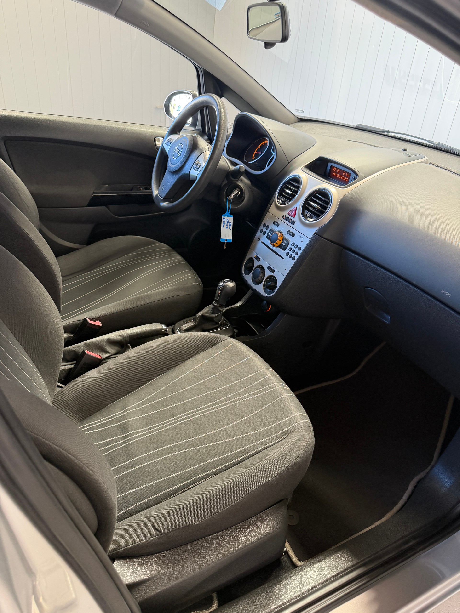 OPEL Corsa 1.4 TP Enjoy-image-11
