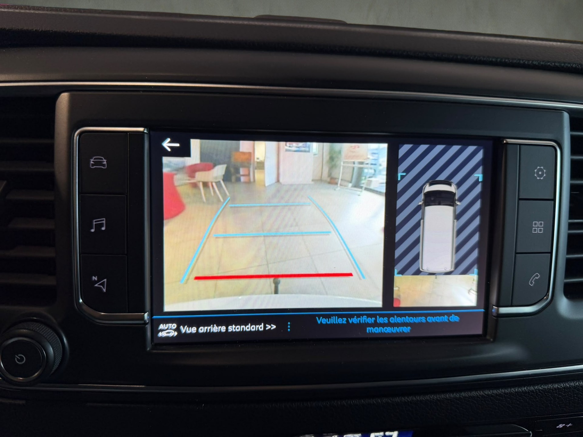 PEUGEOT Traveller 2.0 BlueHDi Business VIP Standard EAT8-image-18