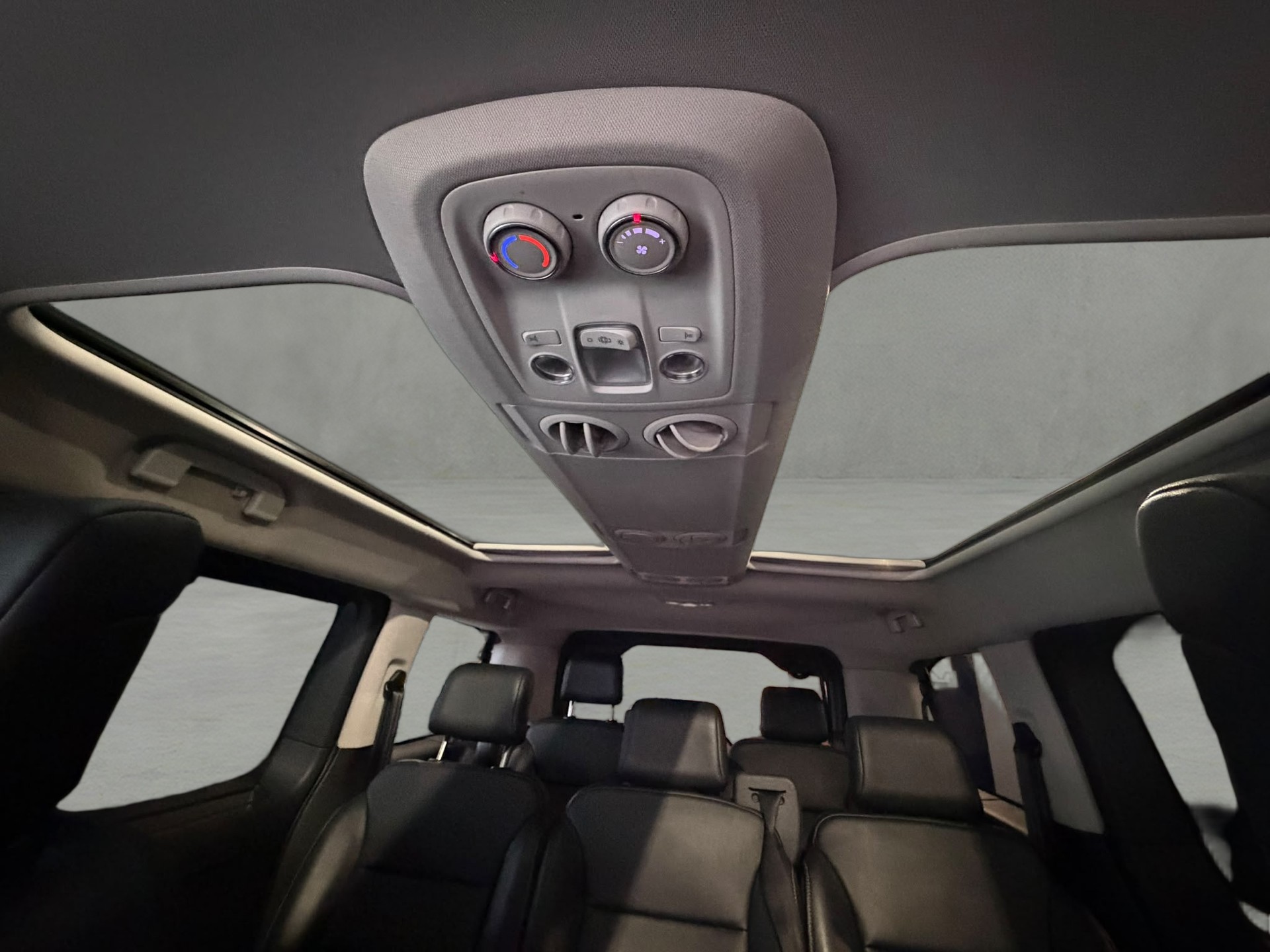 PEUGEOT Traveller 2.0 BlueHDi Business VIP Standard EAT8-image-19