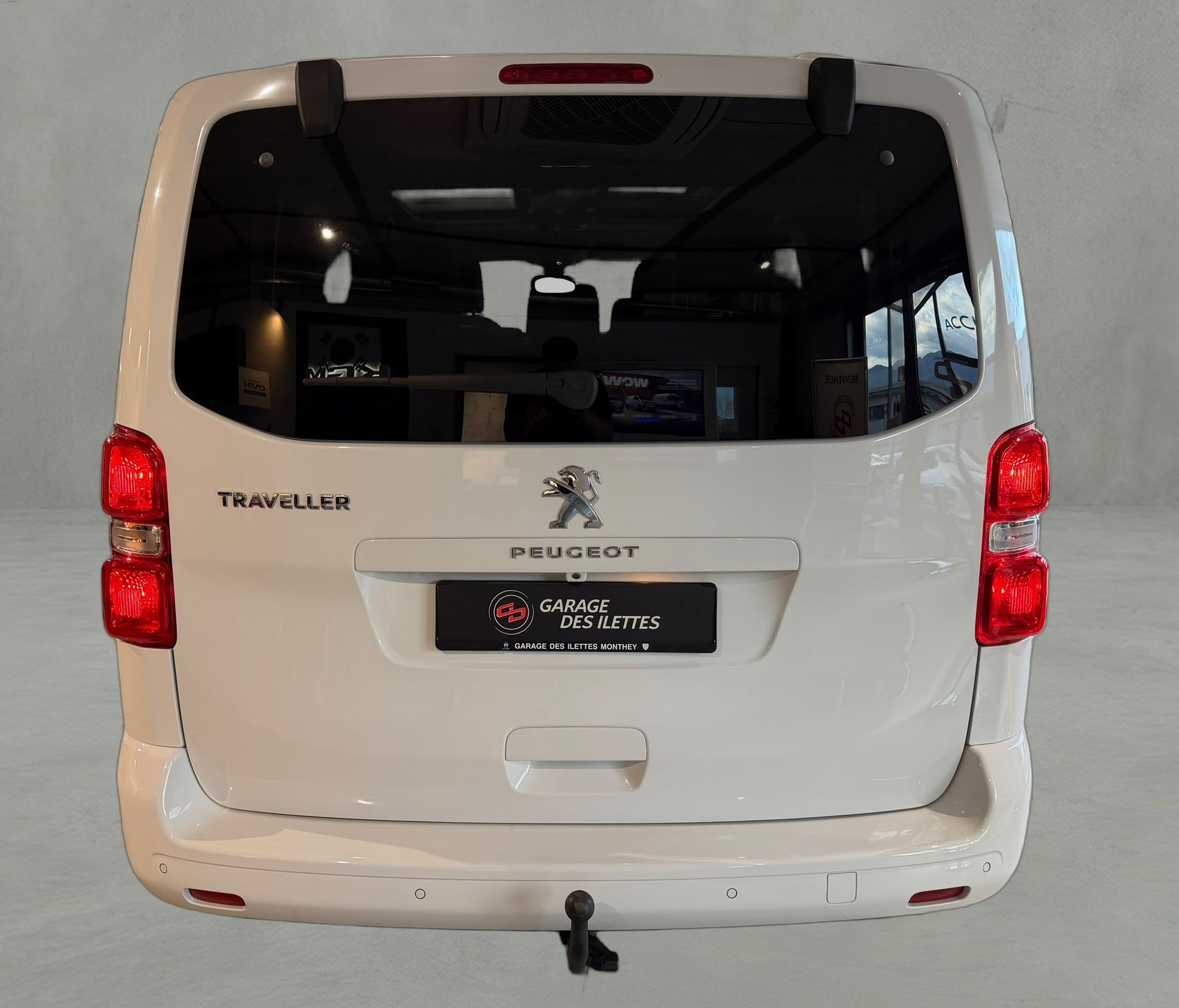 PEUGEOT Traveller 2.0 BlueHDi Business VIP Standard EAT8-image-2