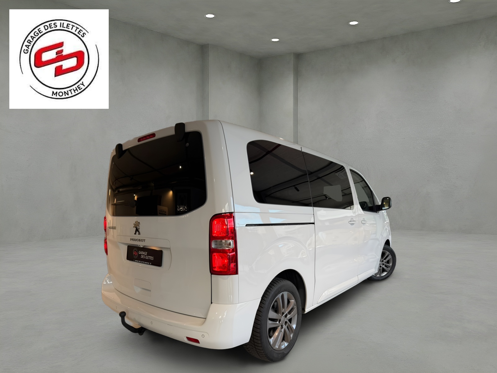 PEUGEOT Traveller 2.0 BlueHDi Business VIP Standard EAT8-image-4