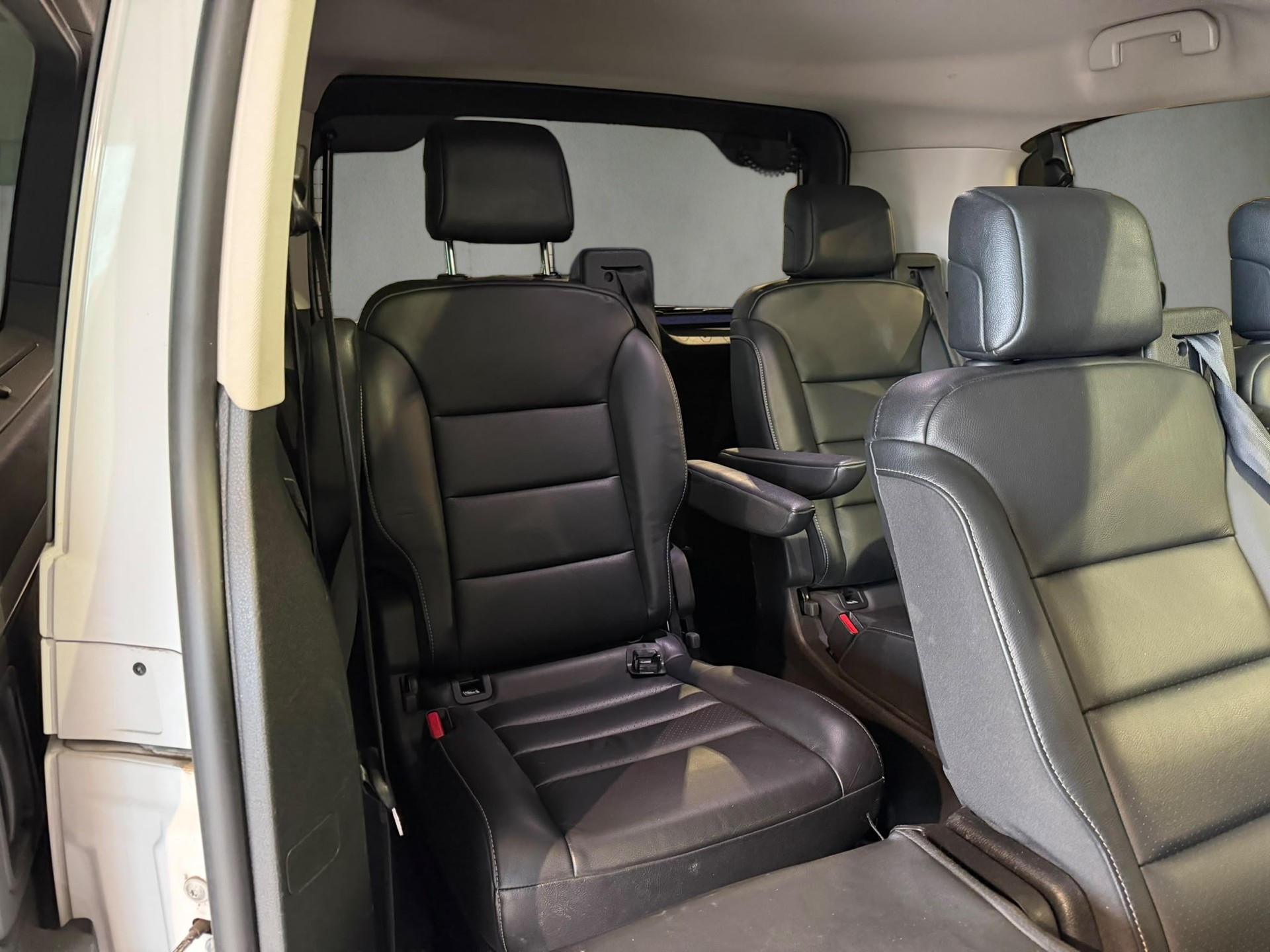 PEUGEOT Traveller 2.0 BlueHDi Business VIP Standard EAT8-image-10