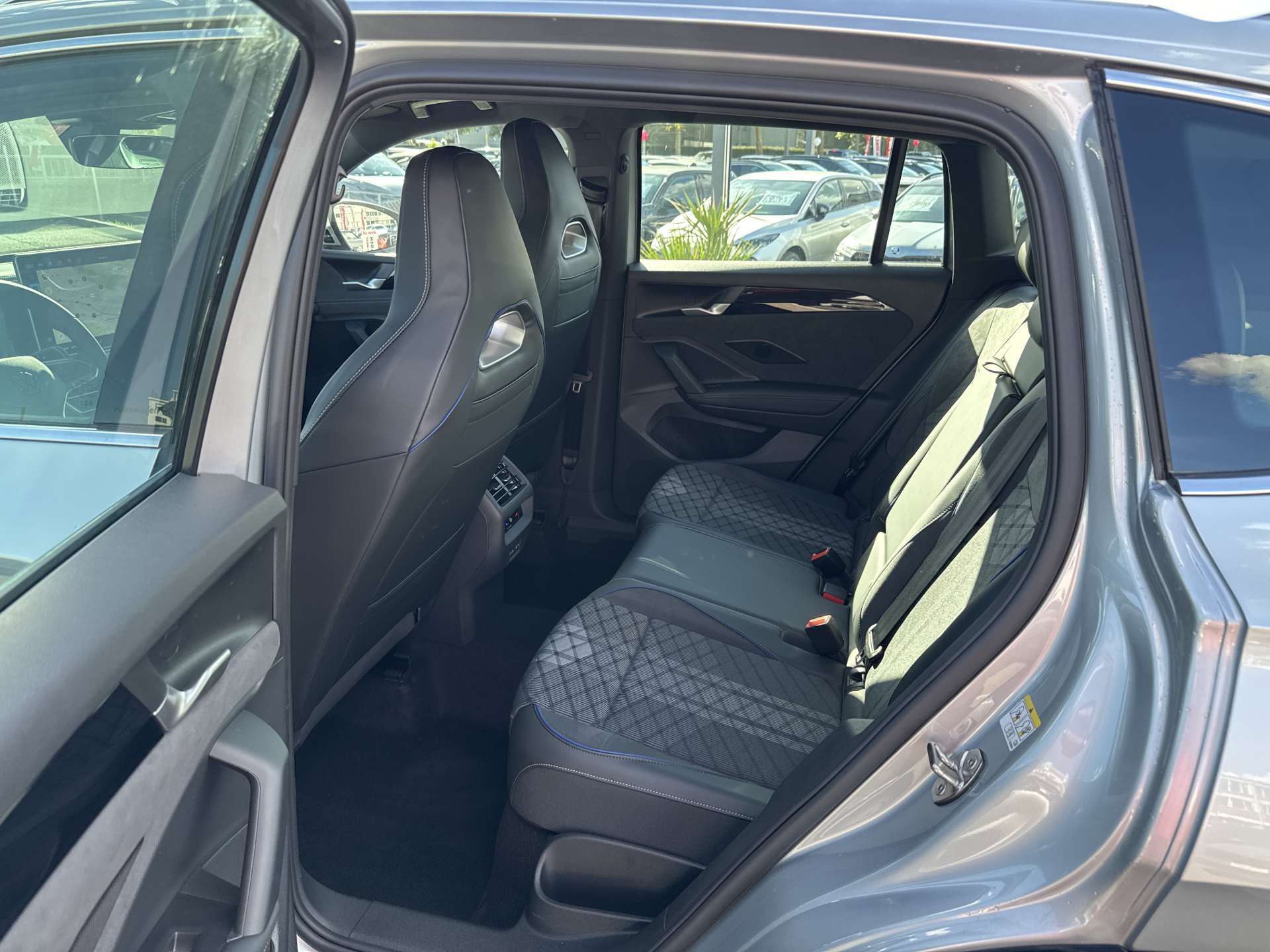 VW Tiguan 1.5 TSi evo2 mHEV R-Line DSG-Automat-image-6