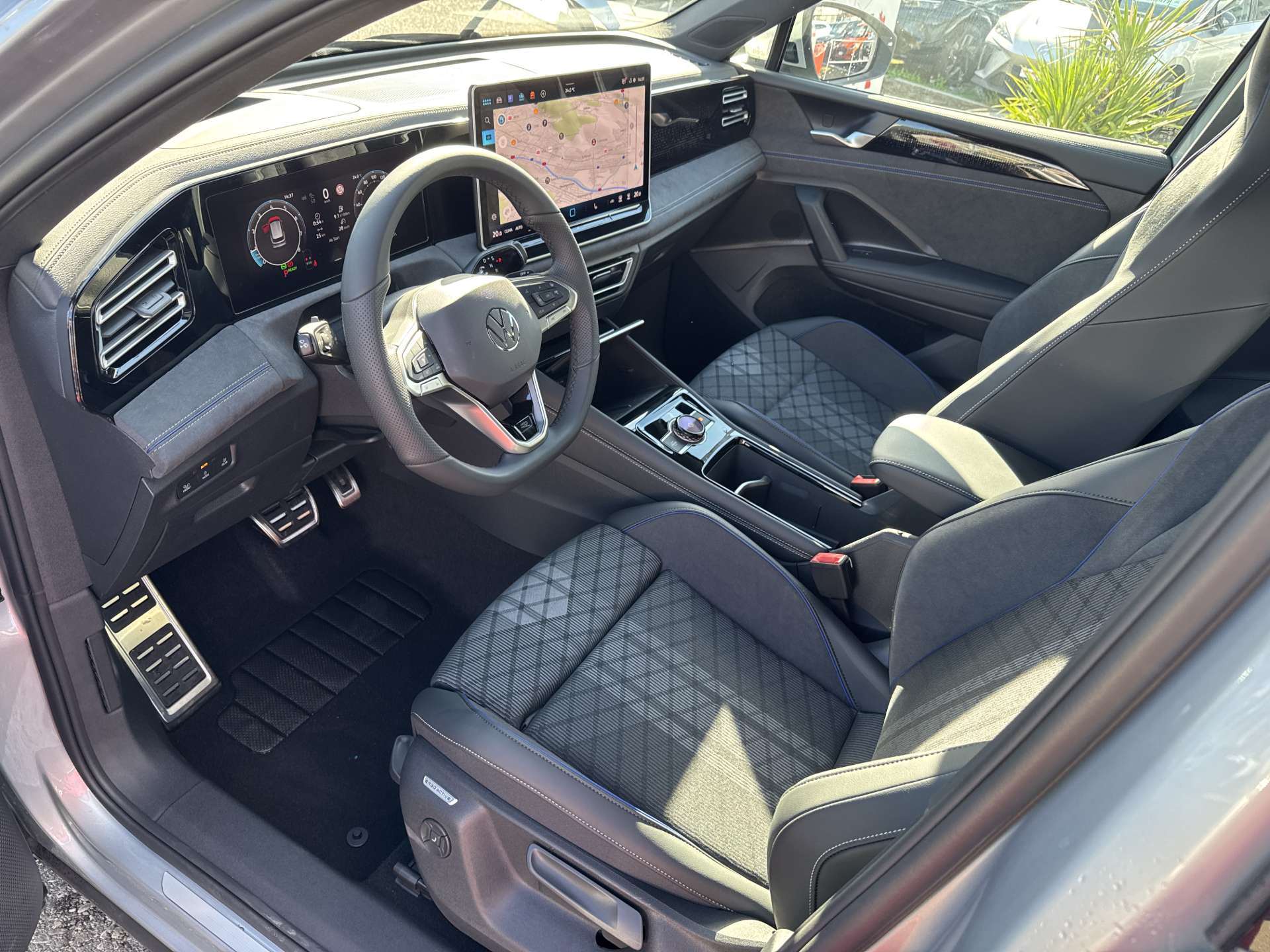 VW Tiguan 1.5 TSi evo2 mHEV R-Line DSG-Automat-image-4
