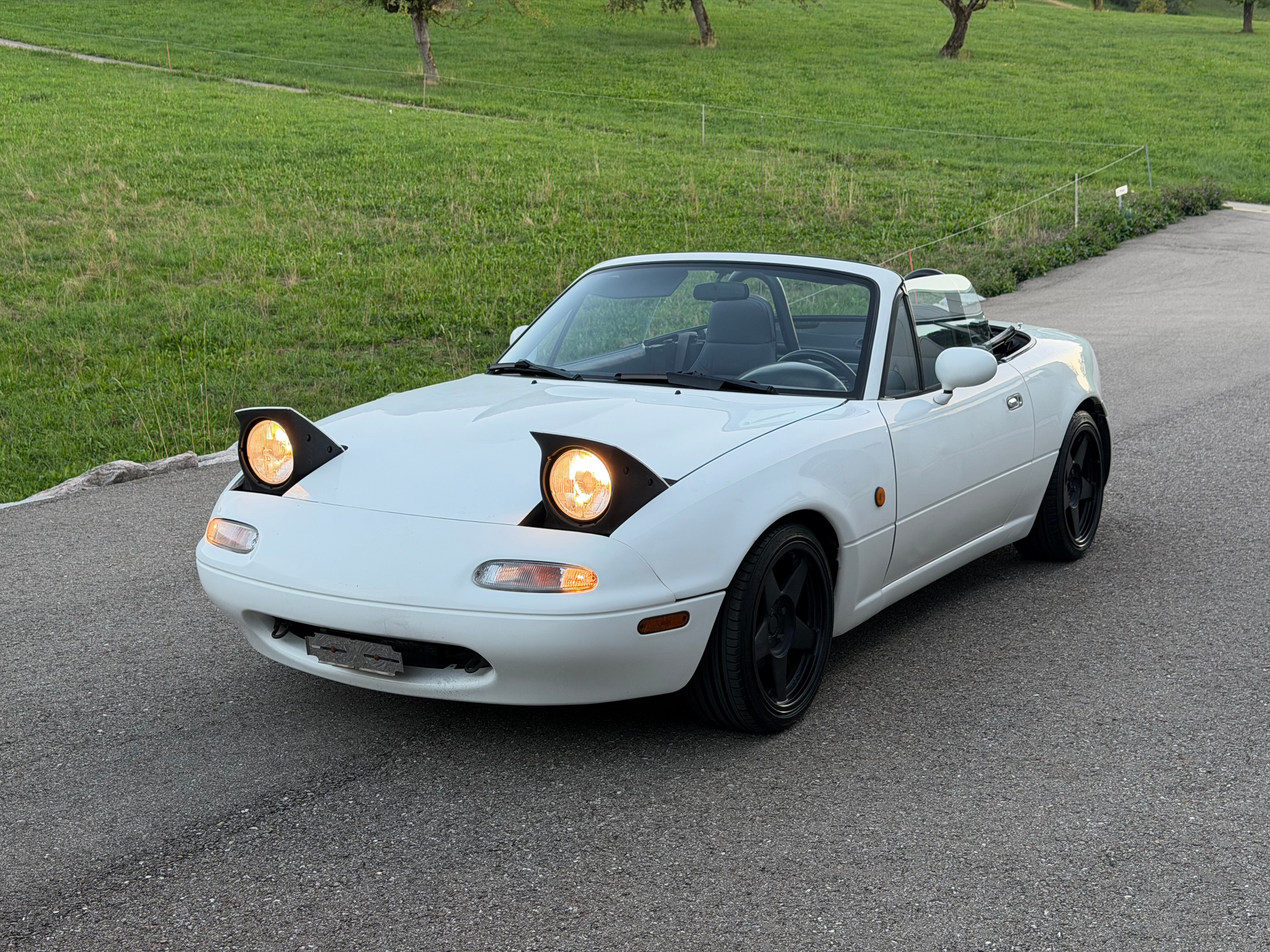 MAZDA MX-5 1.6i-16 Special — slika 1