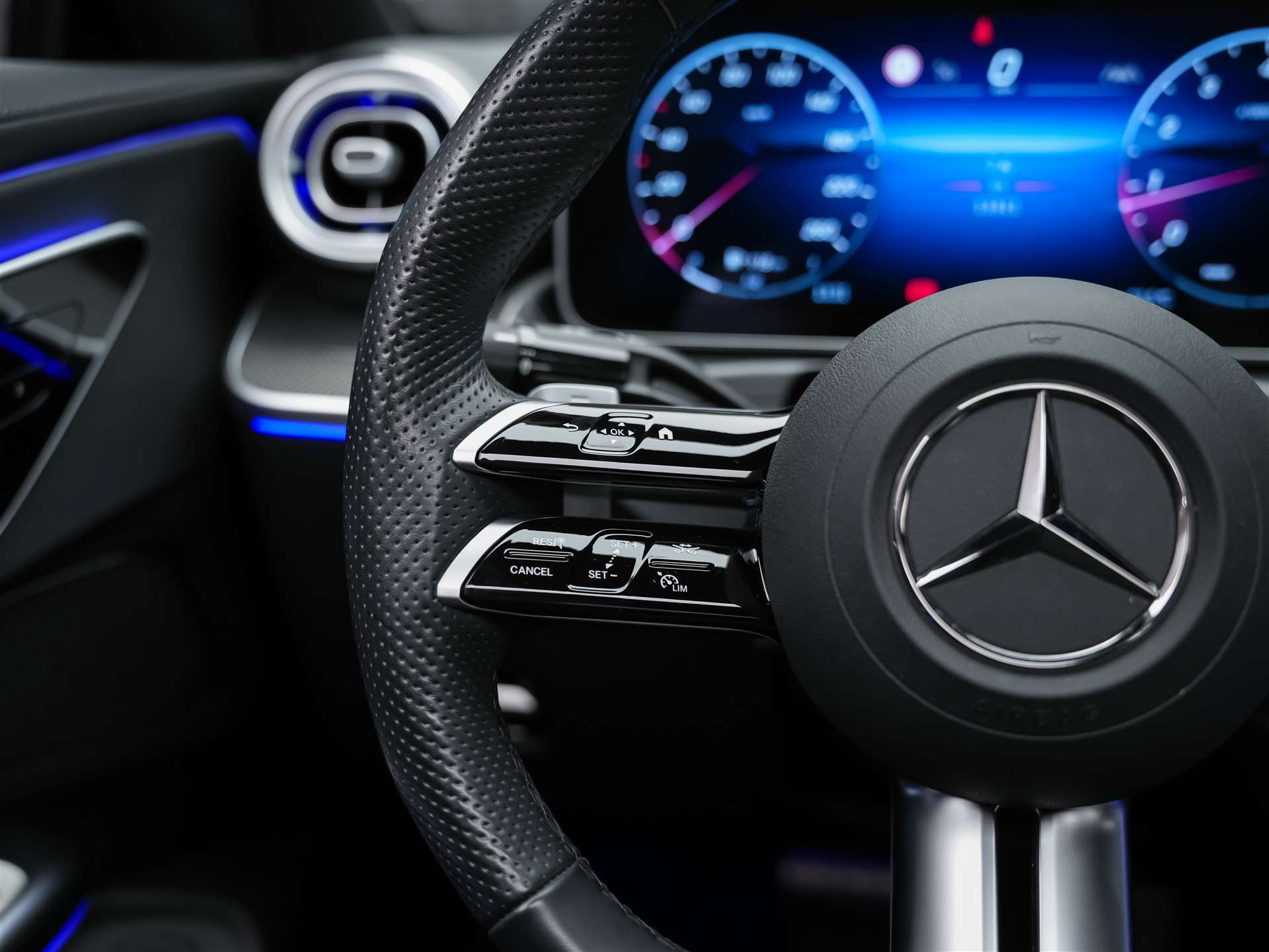 MERCEDES-BENZ CLE 200 Coupé AMG Line 9G-Tronic *Werksgarantie*Panorama*Lenkradheizung*-image-25
