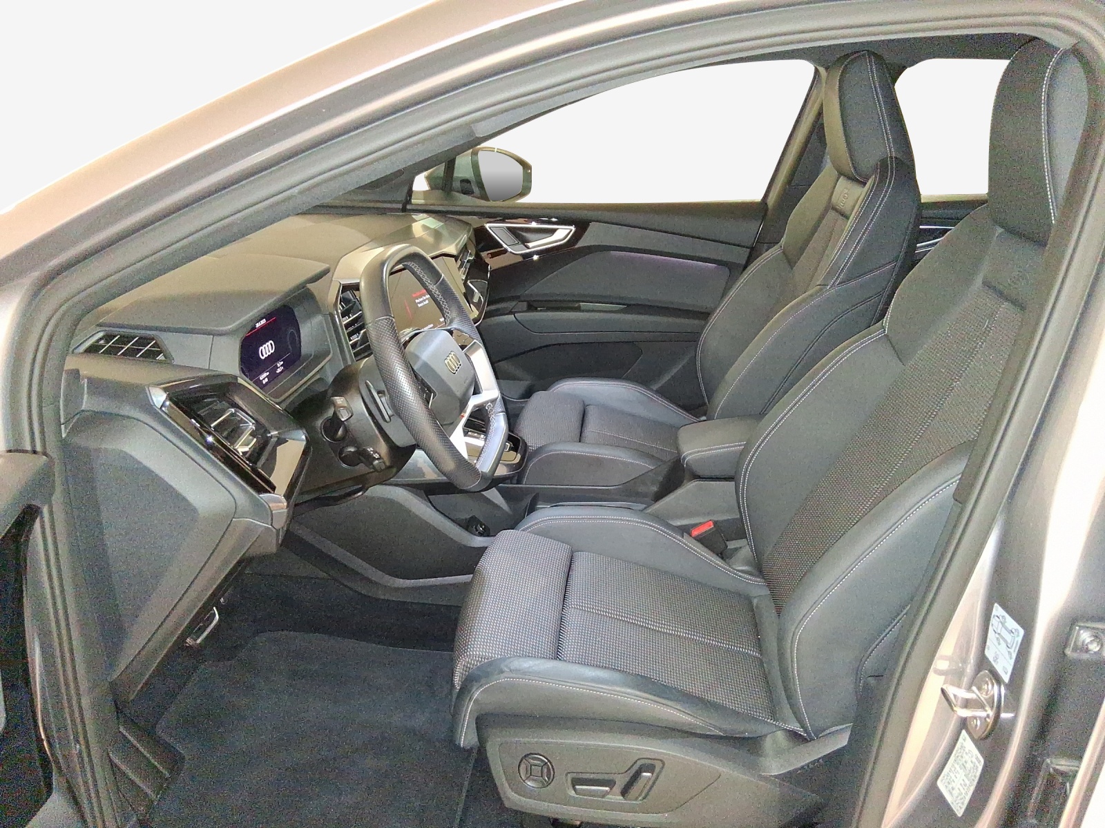 AUDI Q4 e-tron 50 quattro-image-7