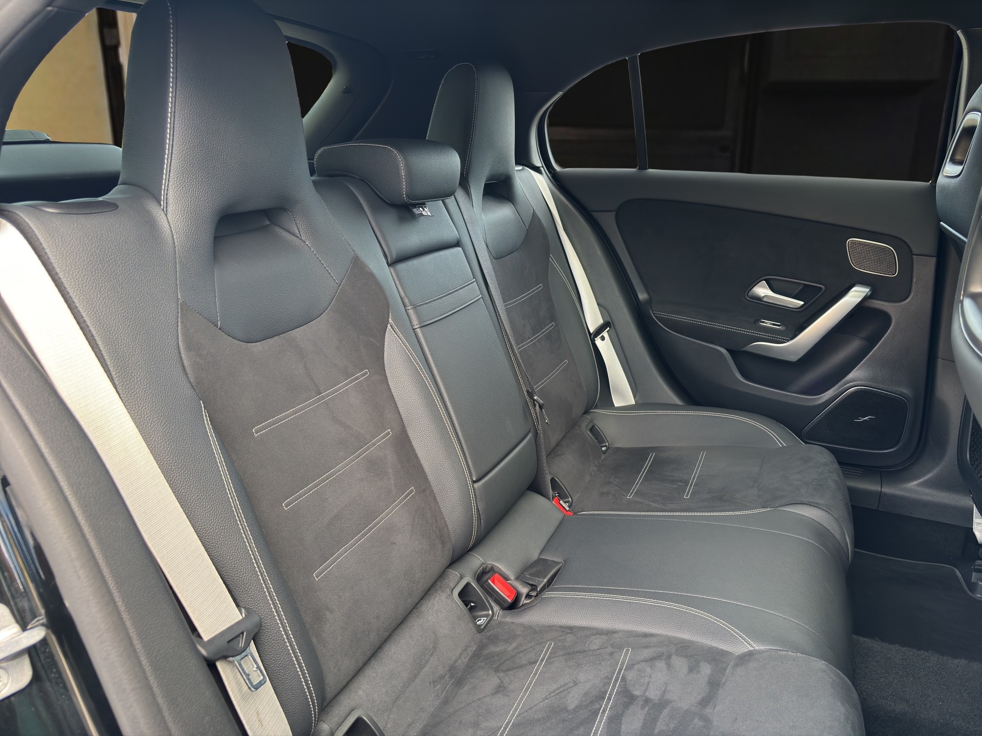 MERCEDES-BENZ A 250 AMG Line 4m-image-13