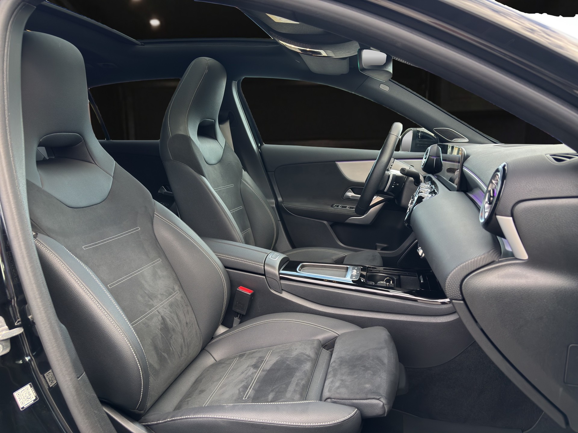 MERCEDES-BENZ A 250 AMG Line 4m-image-9