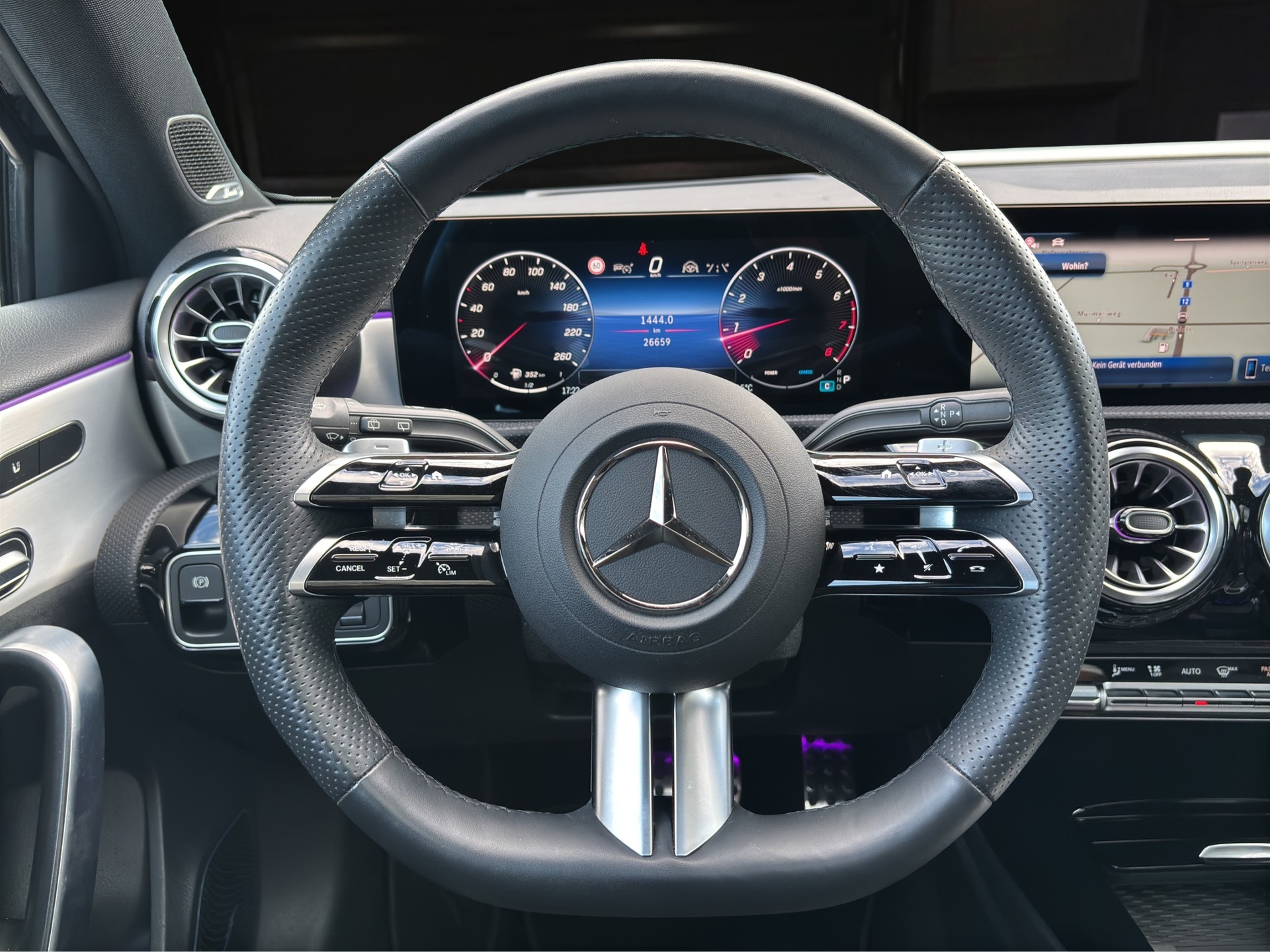 MERCEDES-BENZ A 250 AMG Line 4m-image-12