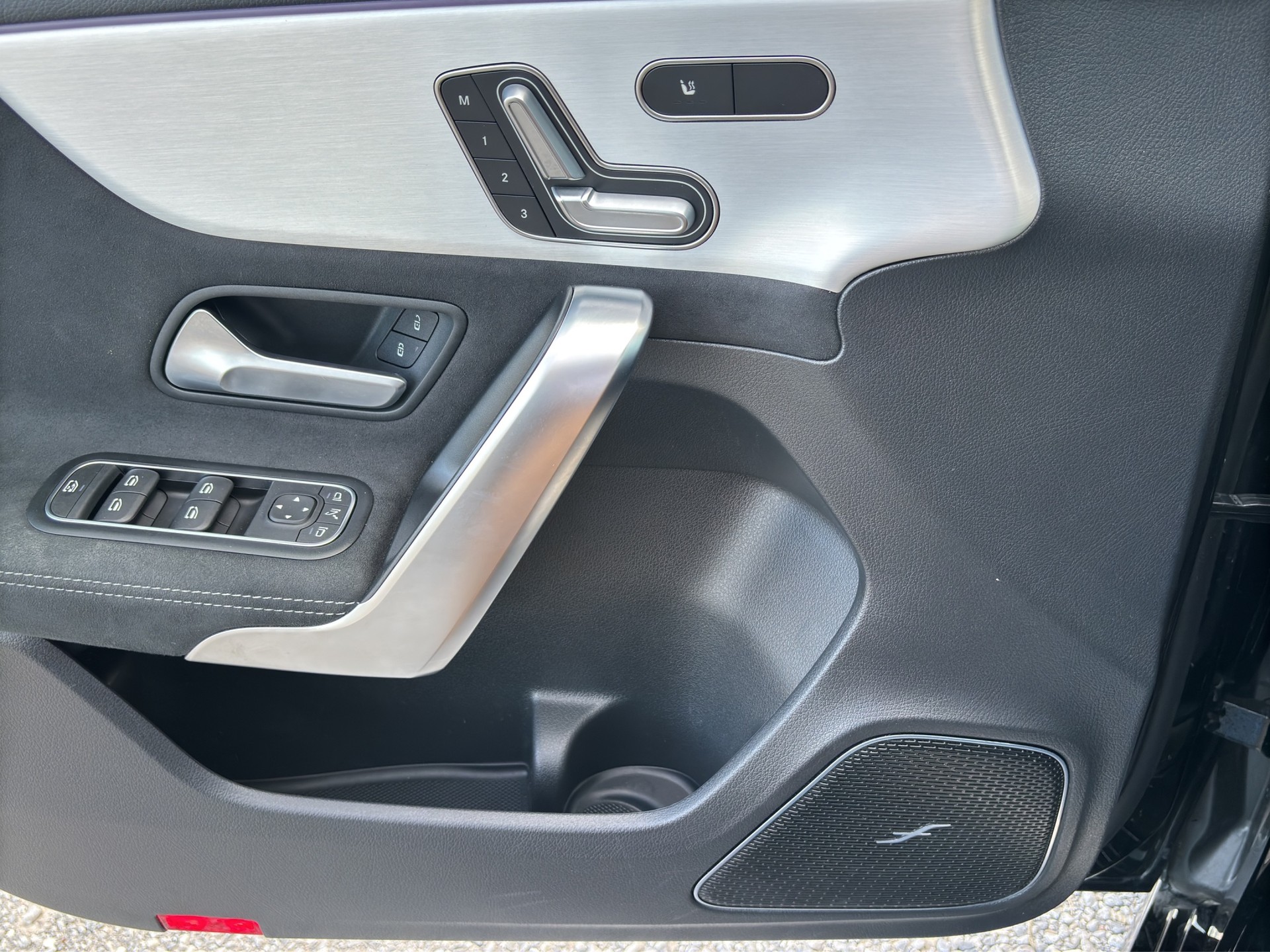 MERCEDES-BENZ A 250 AMG Line 4m-image-17