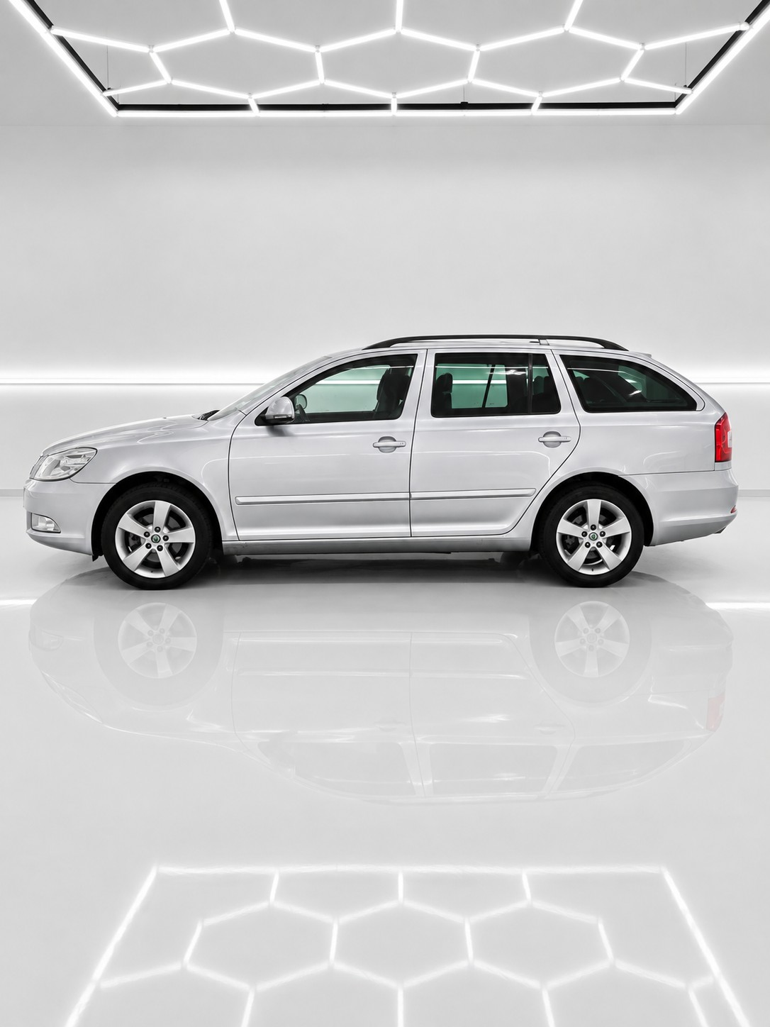 SKODA Octavia Combi 2.0 TDI Family-image-2